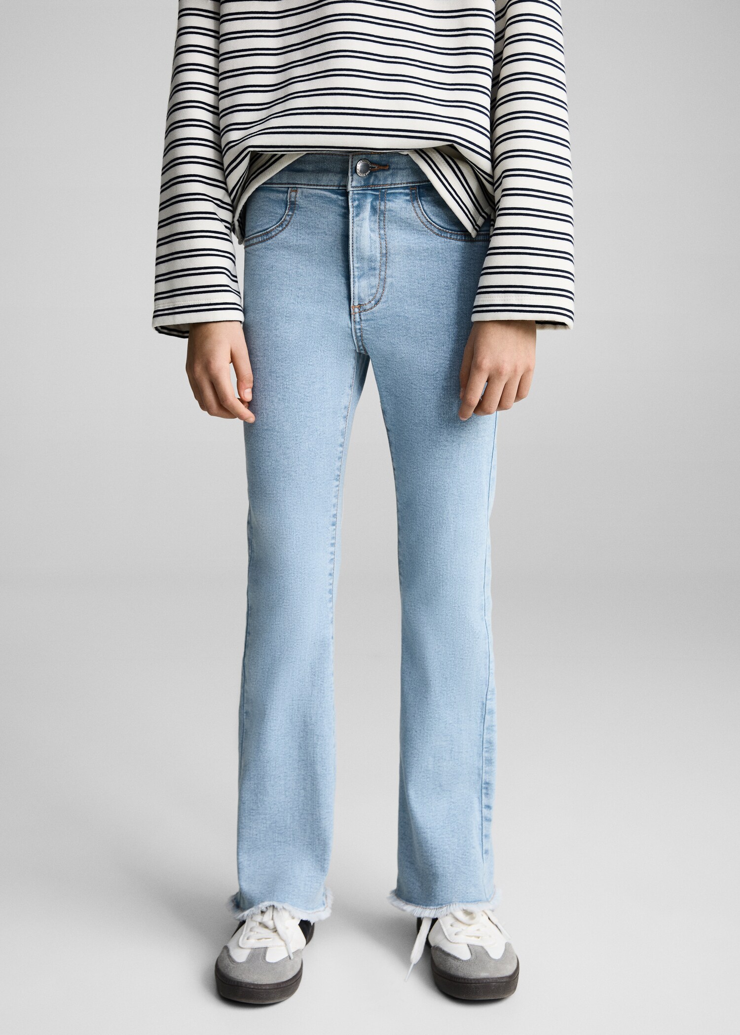 Frayed trumpet jeans - Details of the article 6