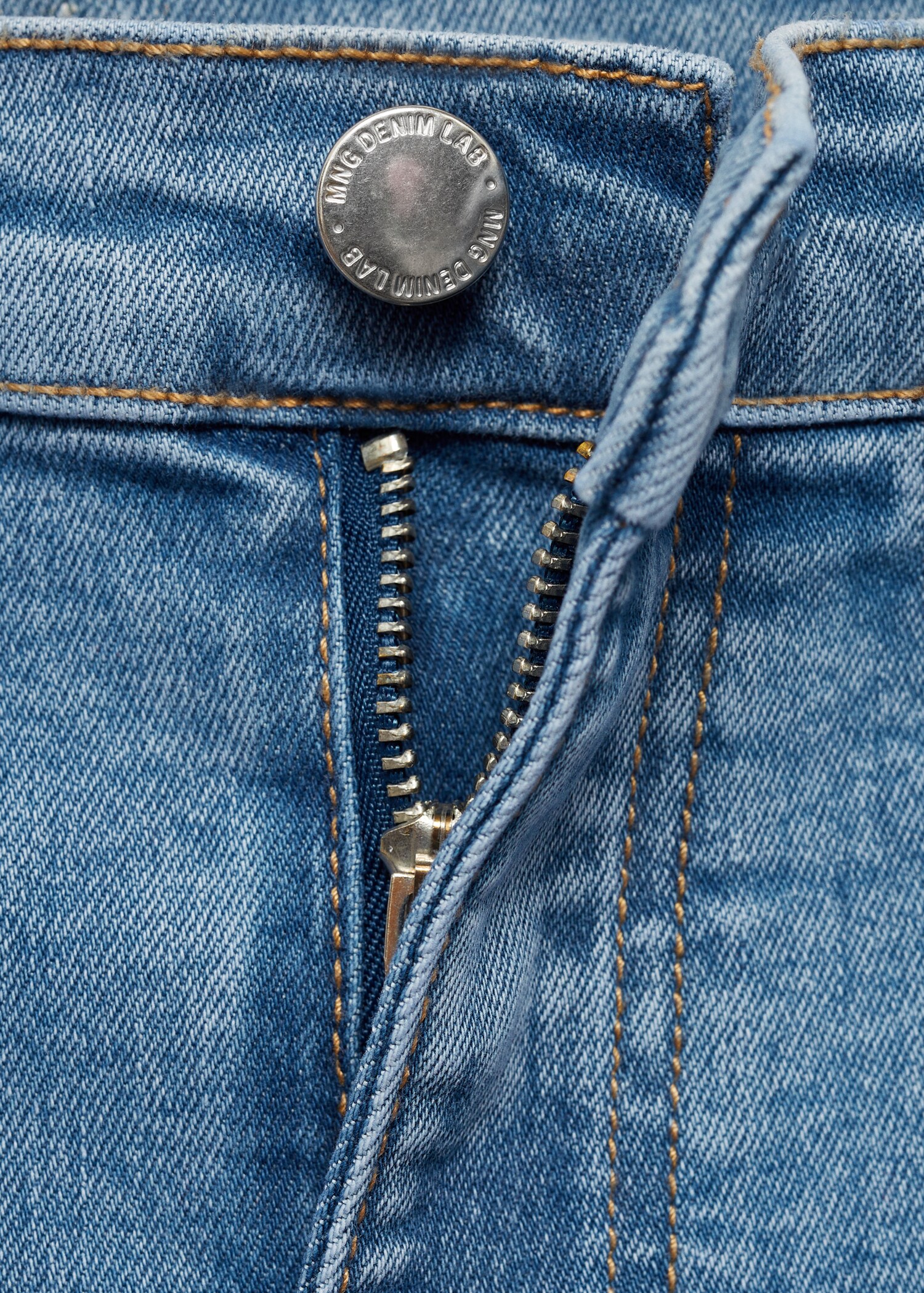 Frayed trumpet jeans - Details of the article 0