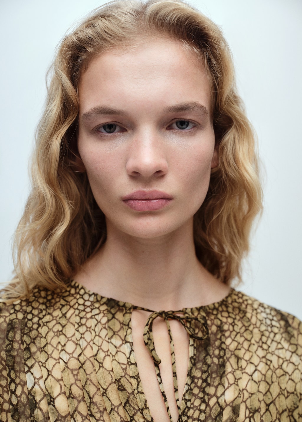 Puffed-sleeve printed shirt