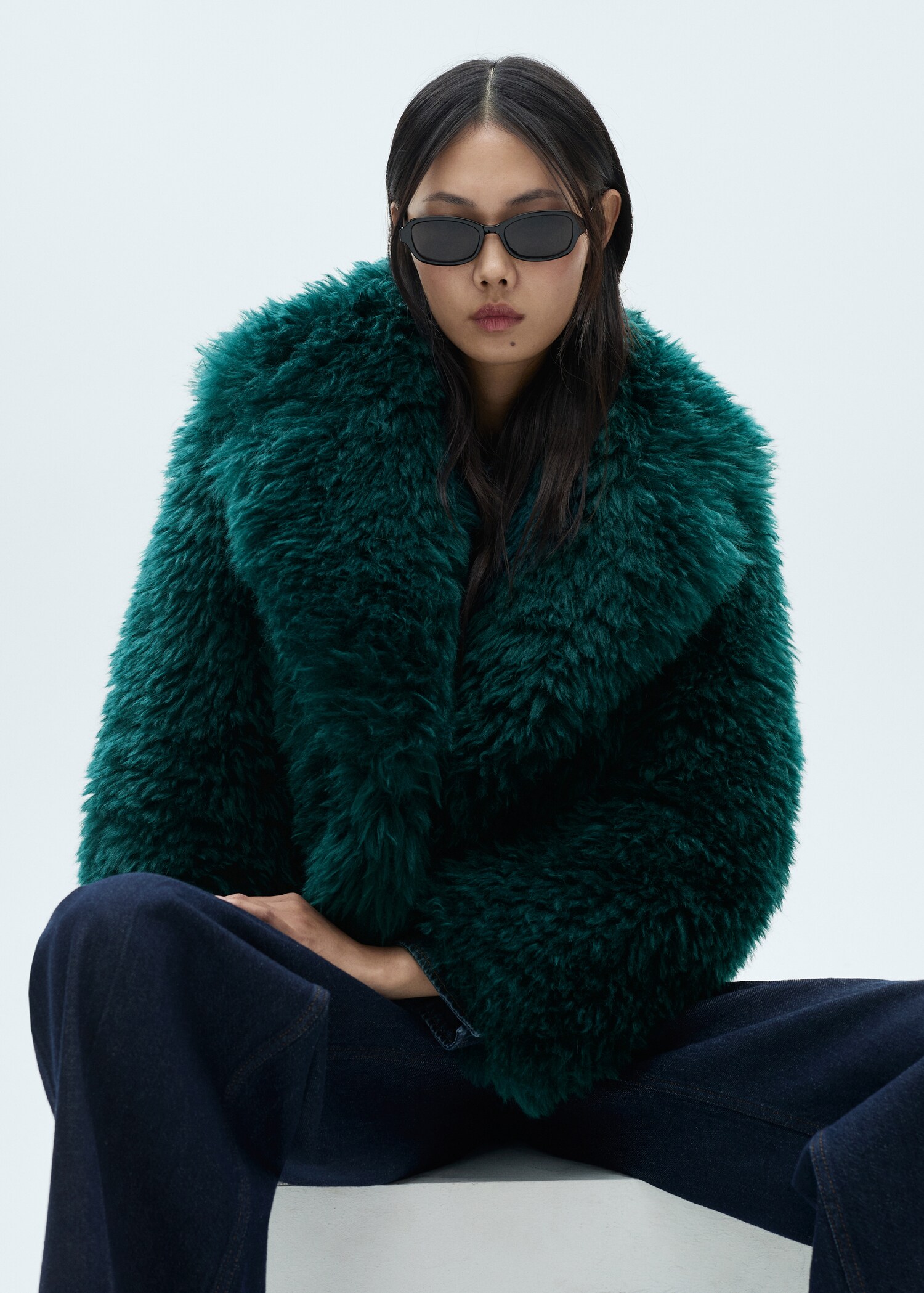 Fur-effect coat with lapels - Details of the article 2