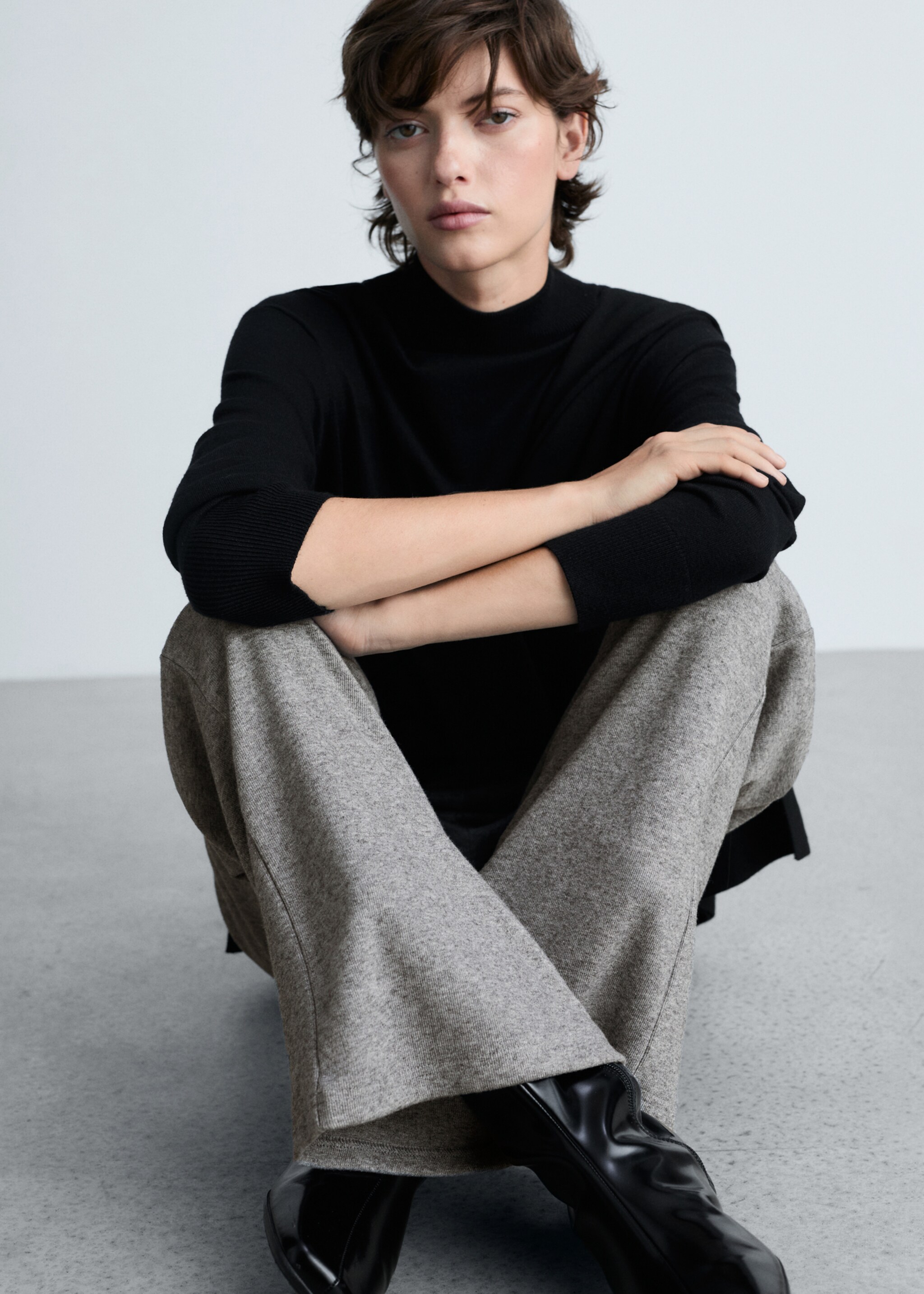 Straight knitted trousers - Details of the article 1, Grey. Ref: 87060636-00.