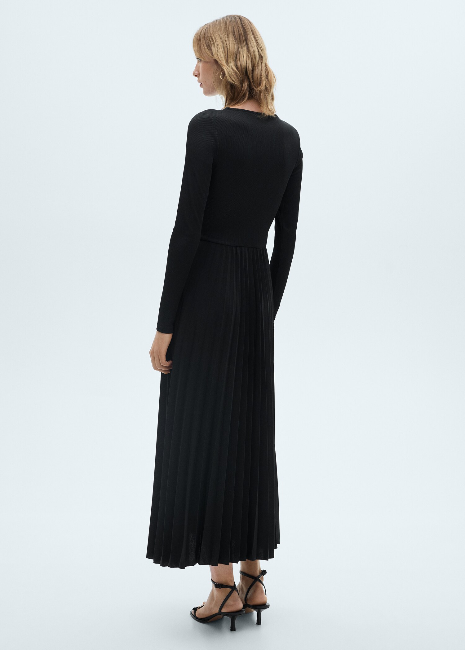 Pleated A-line dress - Reverse of the article