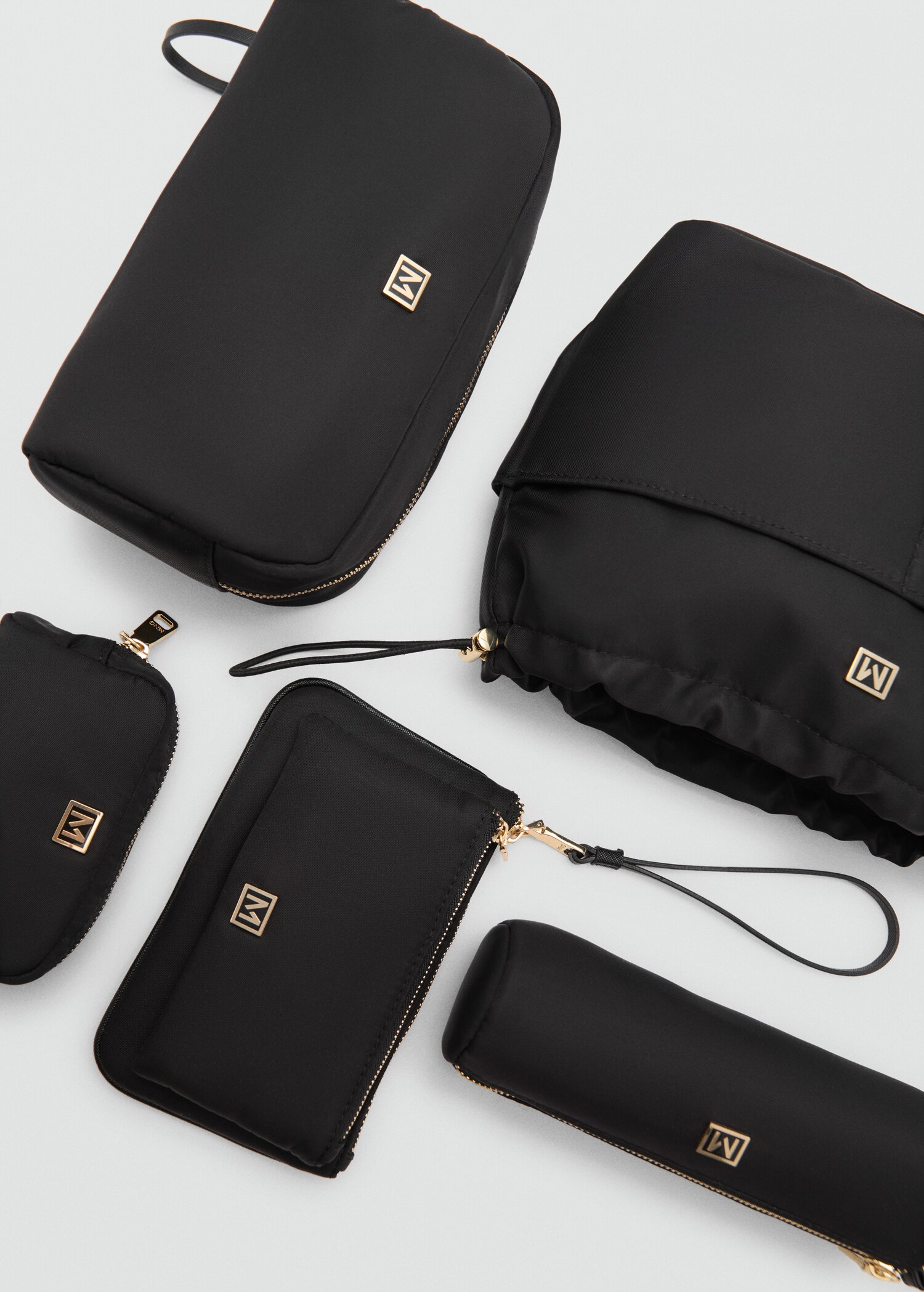 Zipped nylon cosmetics bag - Details of the article 2