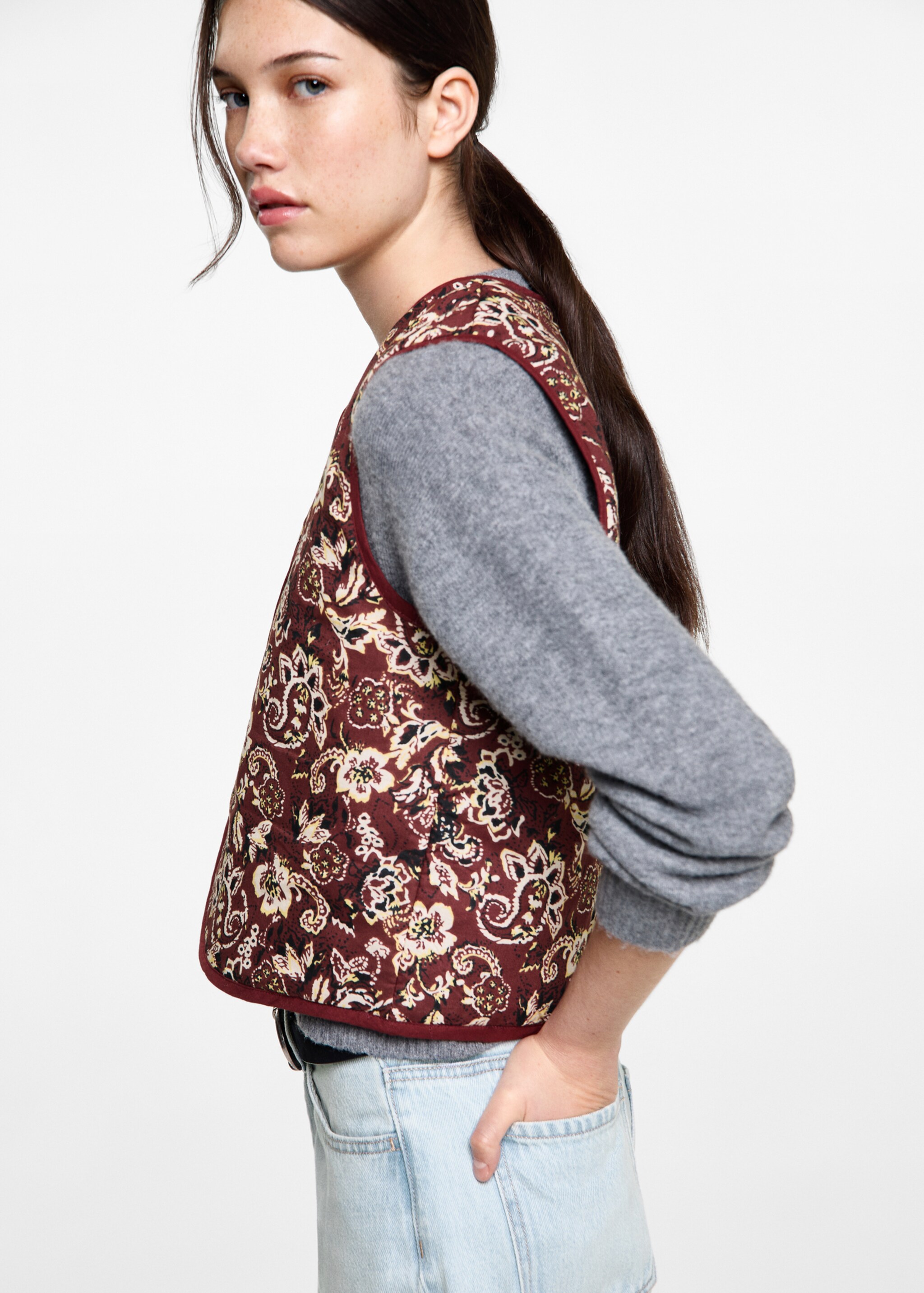 Cropped printed gilet - Details of the article 1