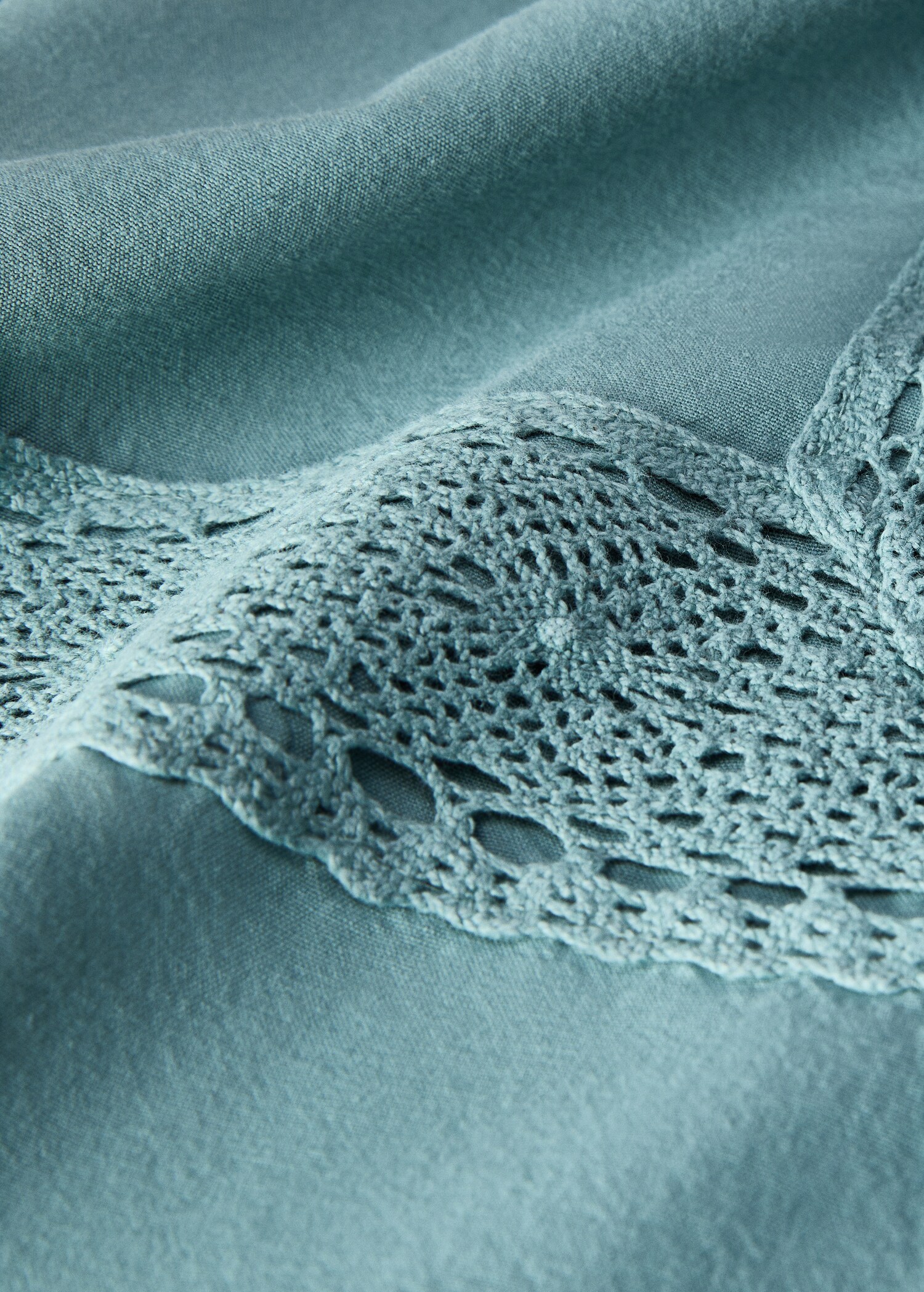 Cotton lace tablecloth for 6 to 8 diners - Details of the article 2