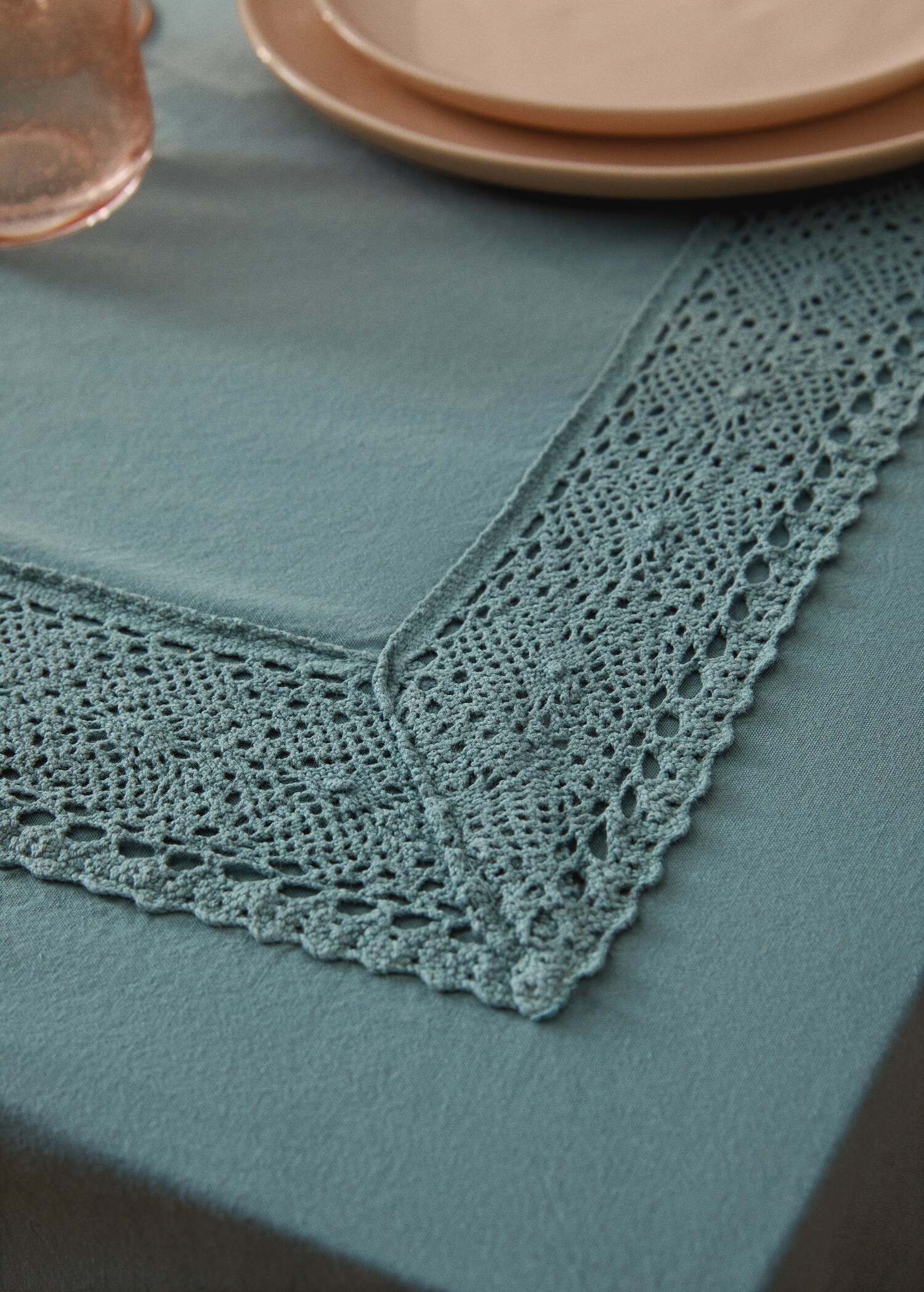 Cotton lace tablecloth for 6 to 8 diners - Details of the article 7