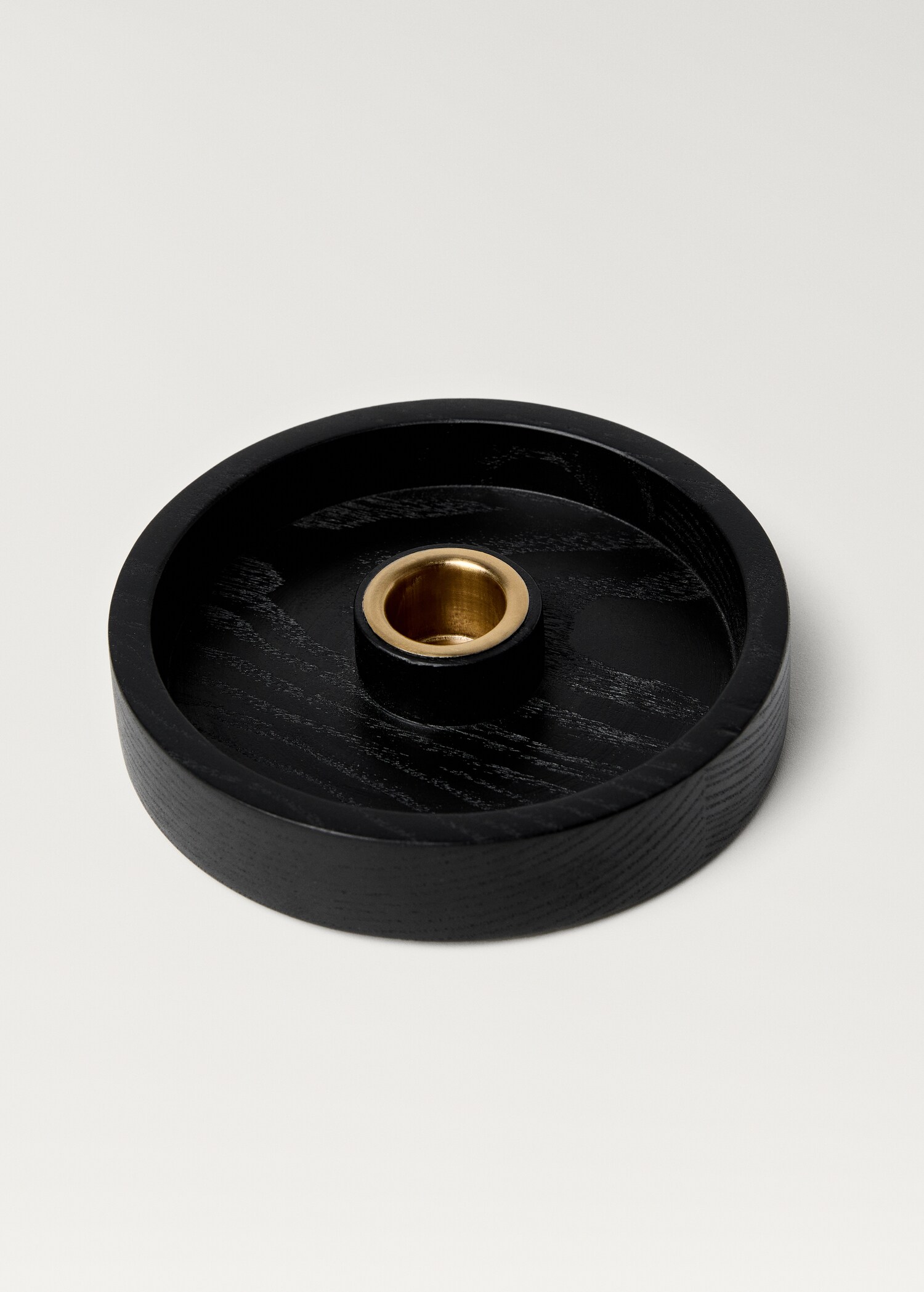 Round wooden candleholder - Details of the article 1