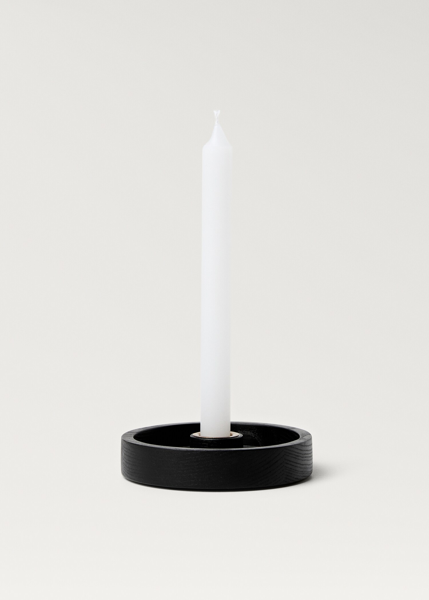 Round wooden candleholder - Details of the article 3
