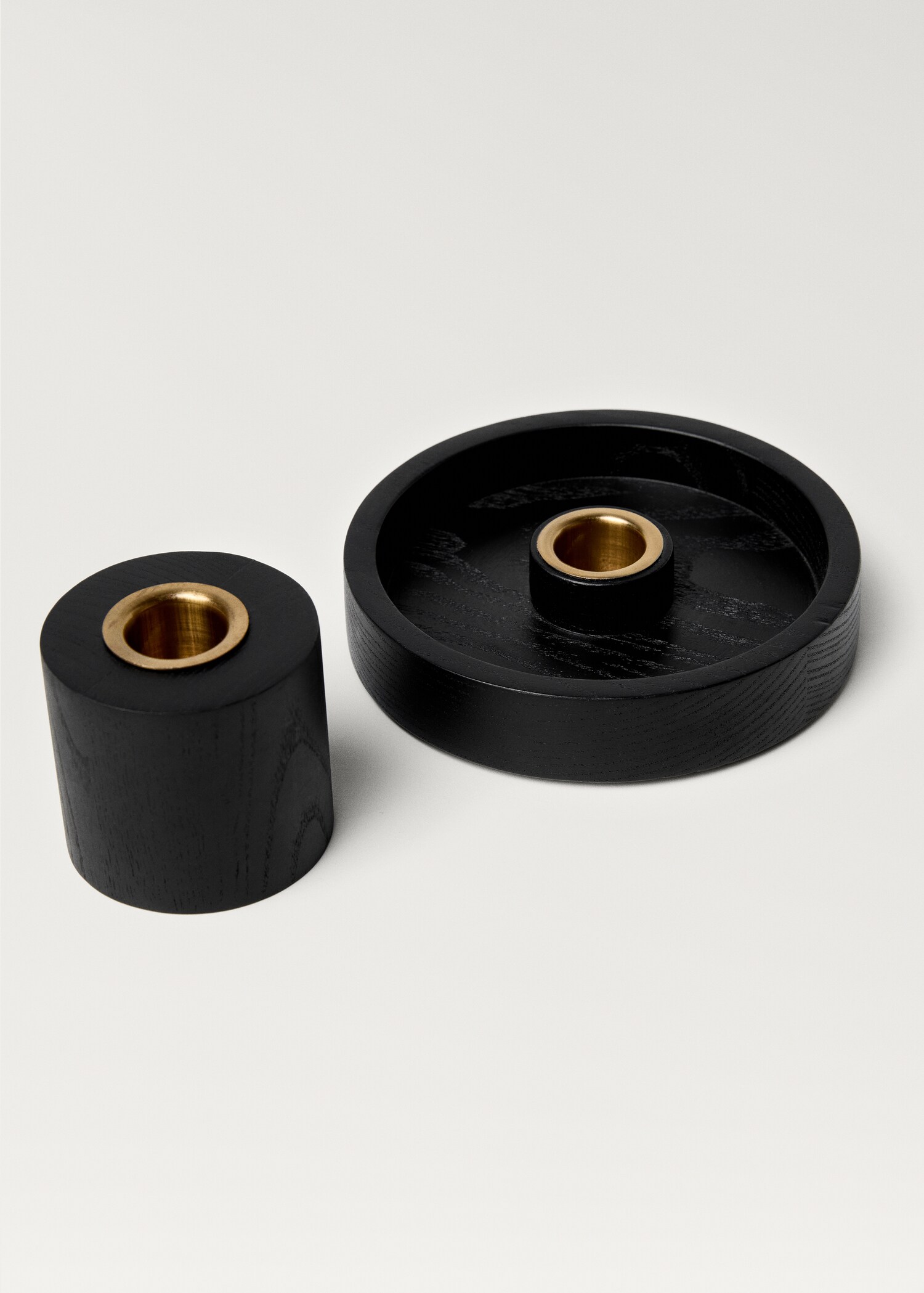 Round wooden candleholder - Details of the article 4
