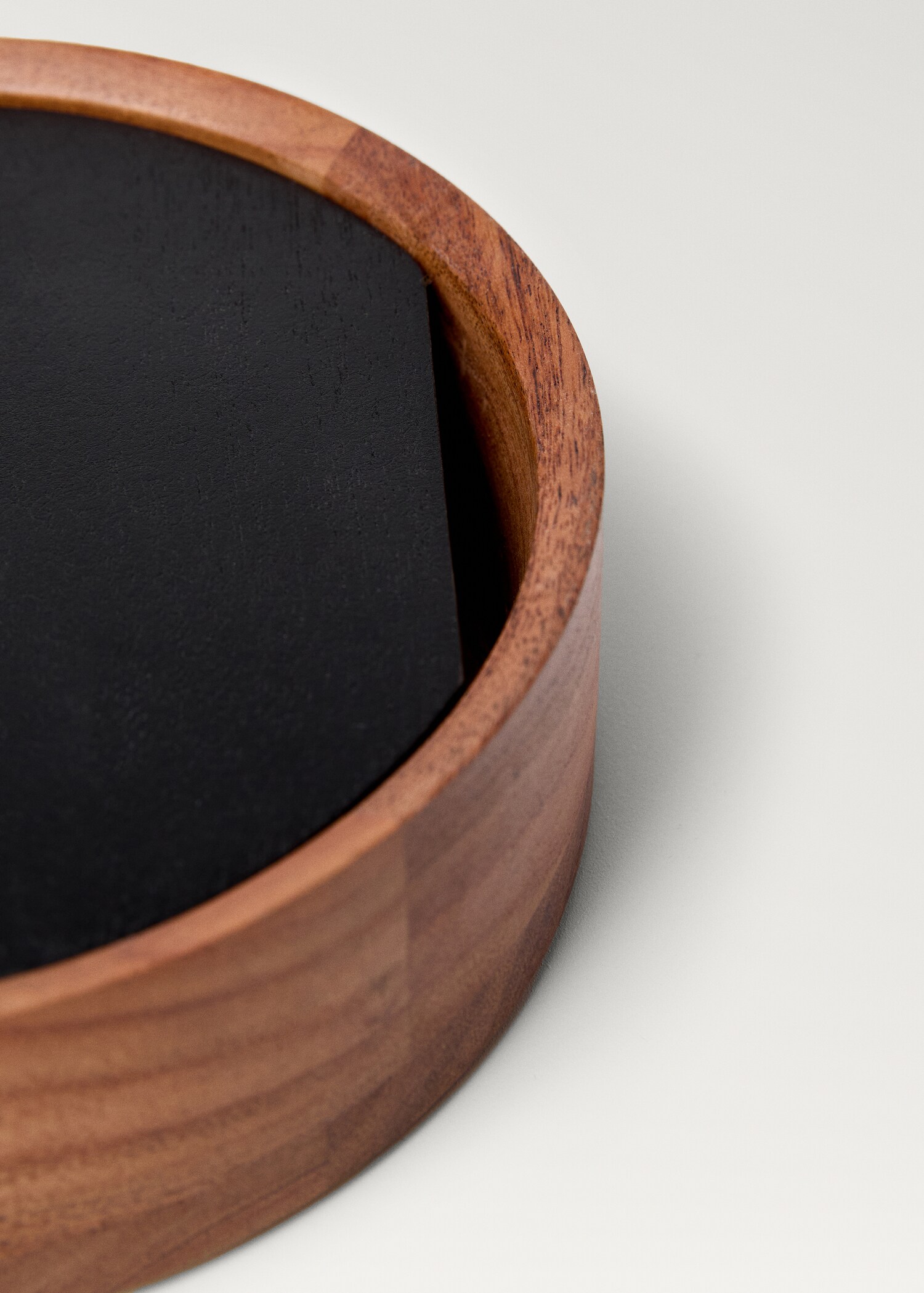 Medium two-tone wooden box - Details of the article 1