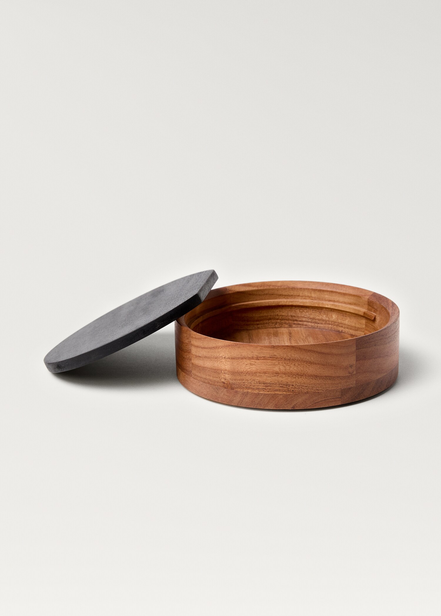 Medium two-tone wooden box - Details of the article 2