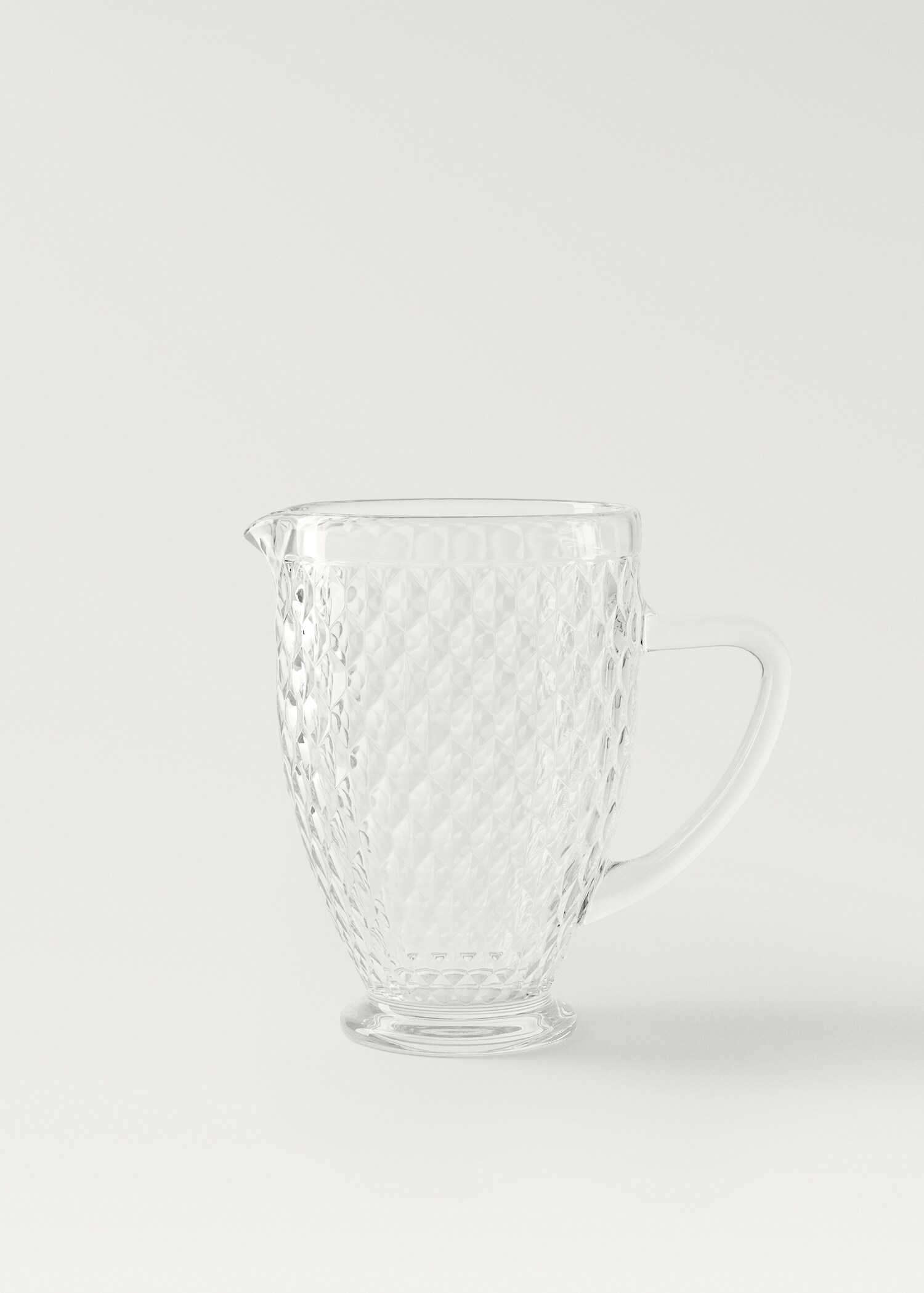 Glaskrug mit geometrischem Relief - Artikel ohne Model
