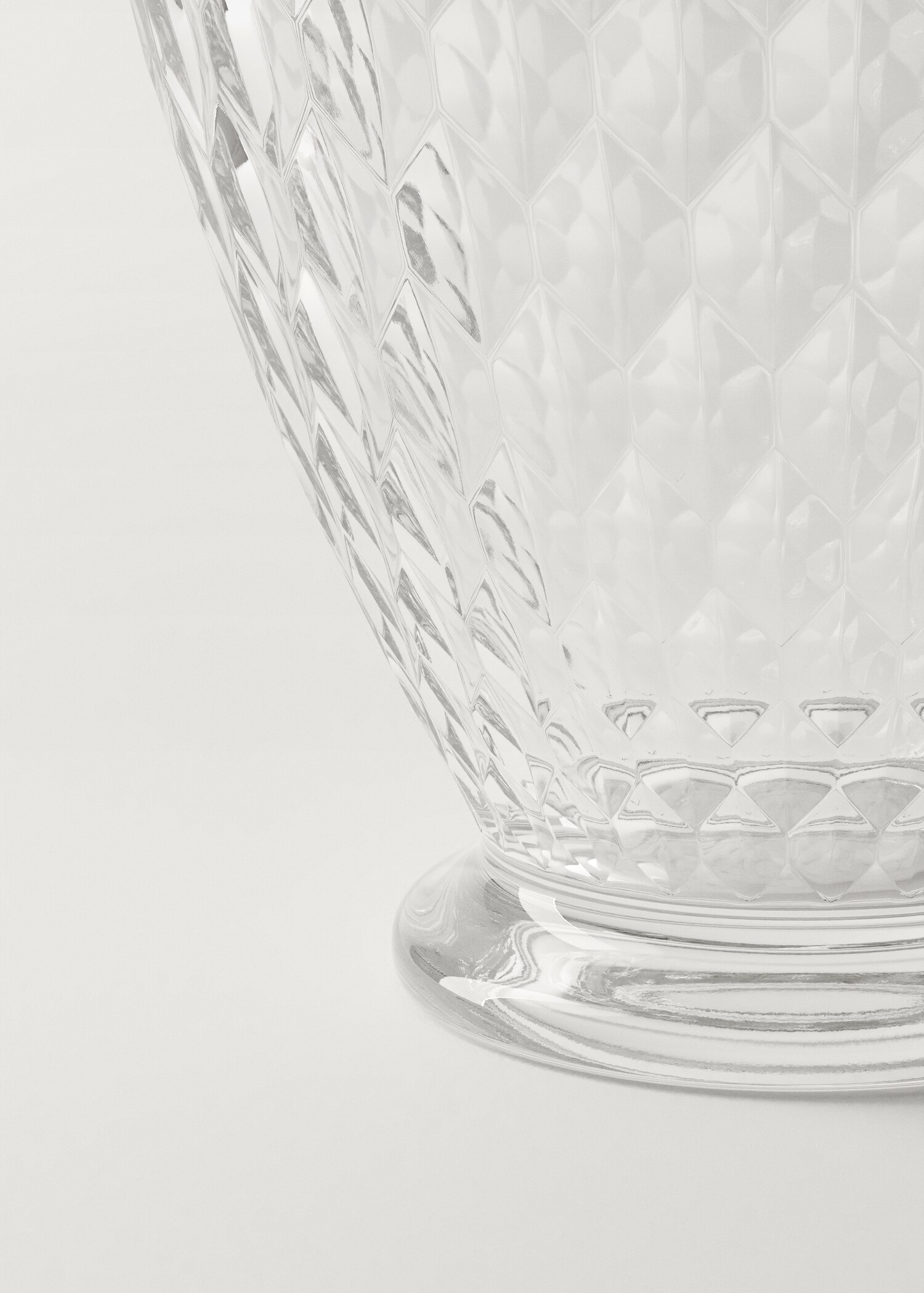 Glaskrug mit geometrischem Relief - Detail des Artikels 2