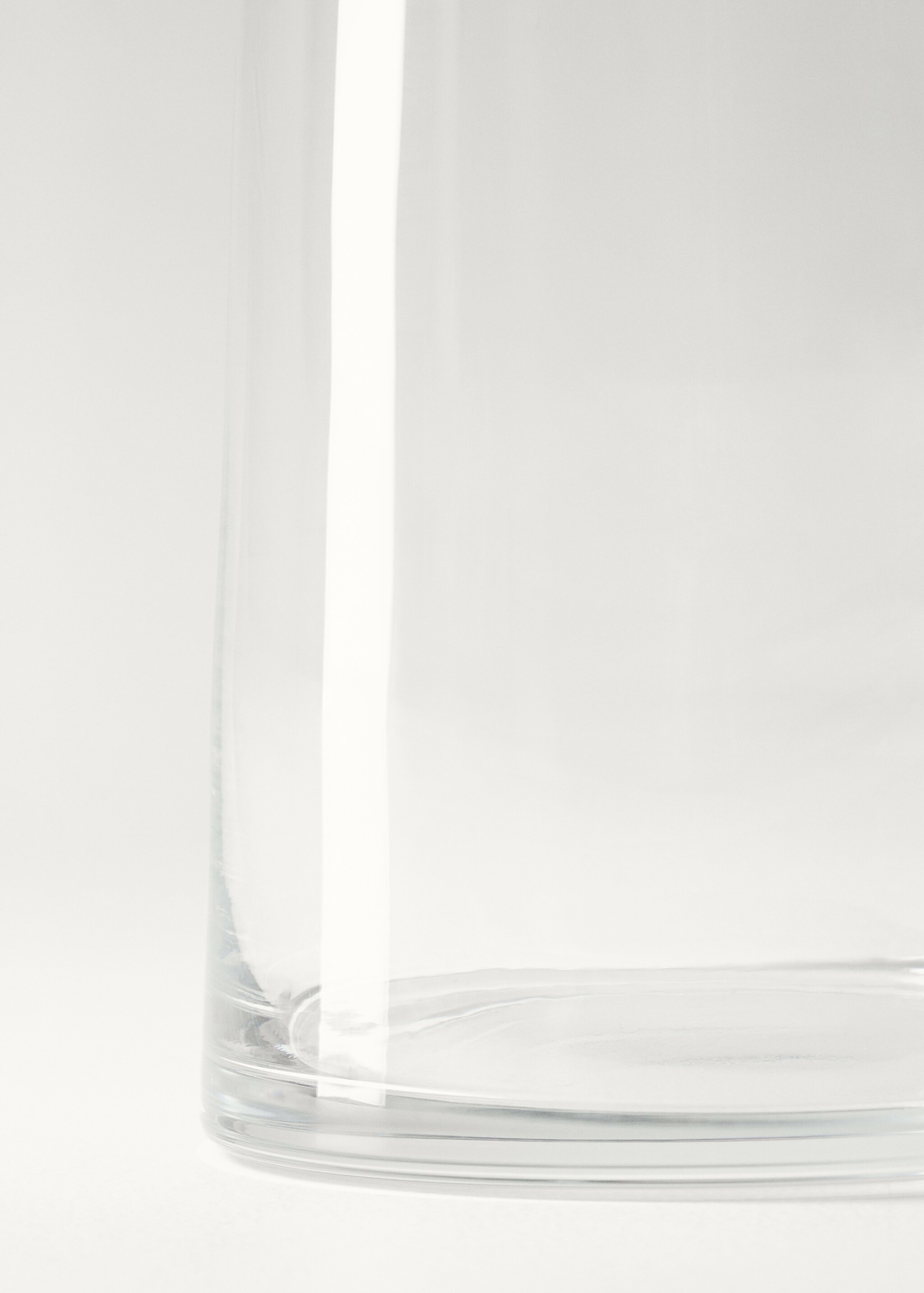 Medium conical crystal vase - Details of the article 2