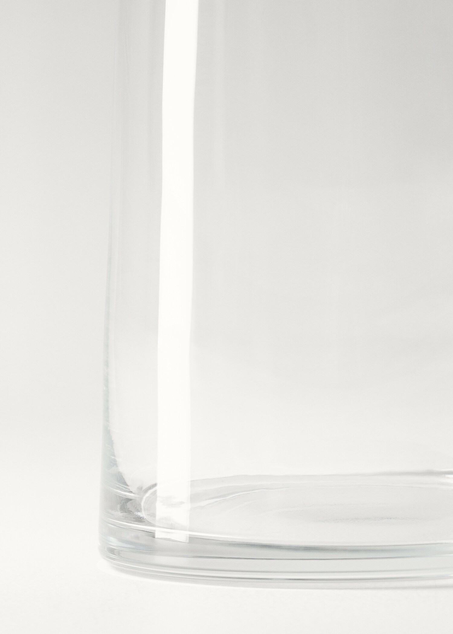 Medium conical crystal vase - Details of the article 2