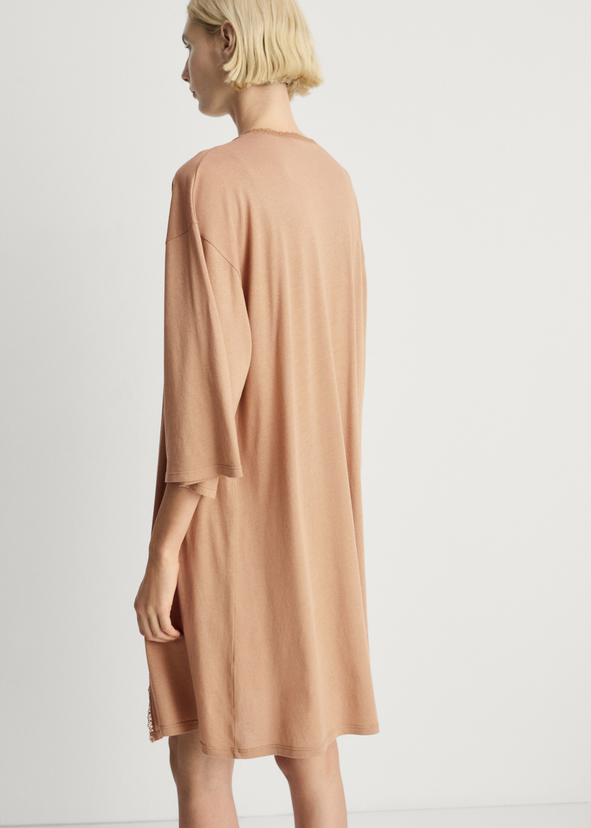Cotton robe with contrasting lace - Reverse of the article