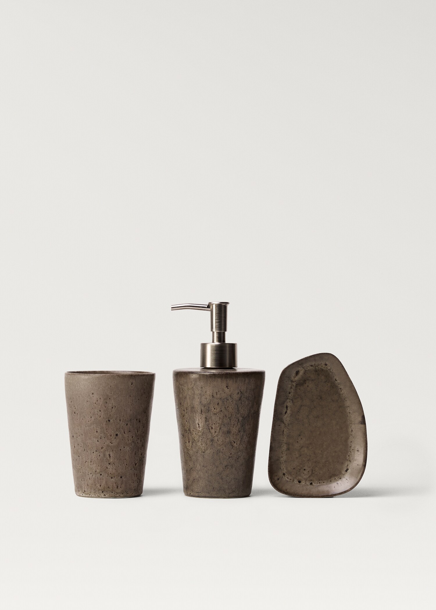 Earthenware soap dispenser with design - Details of the article 3
