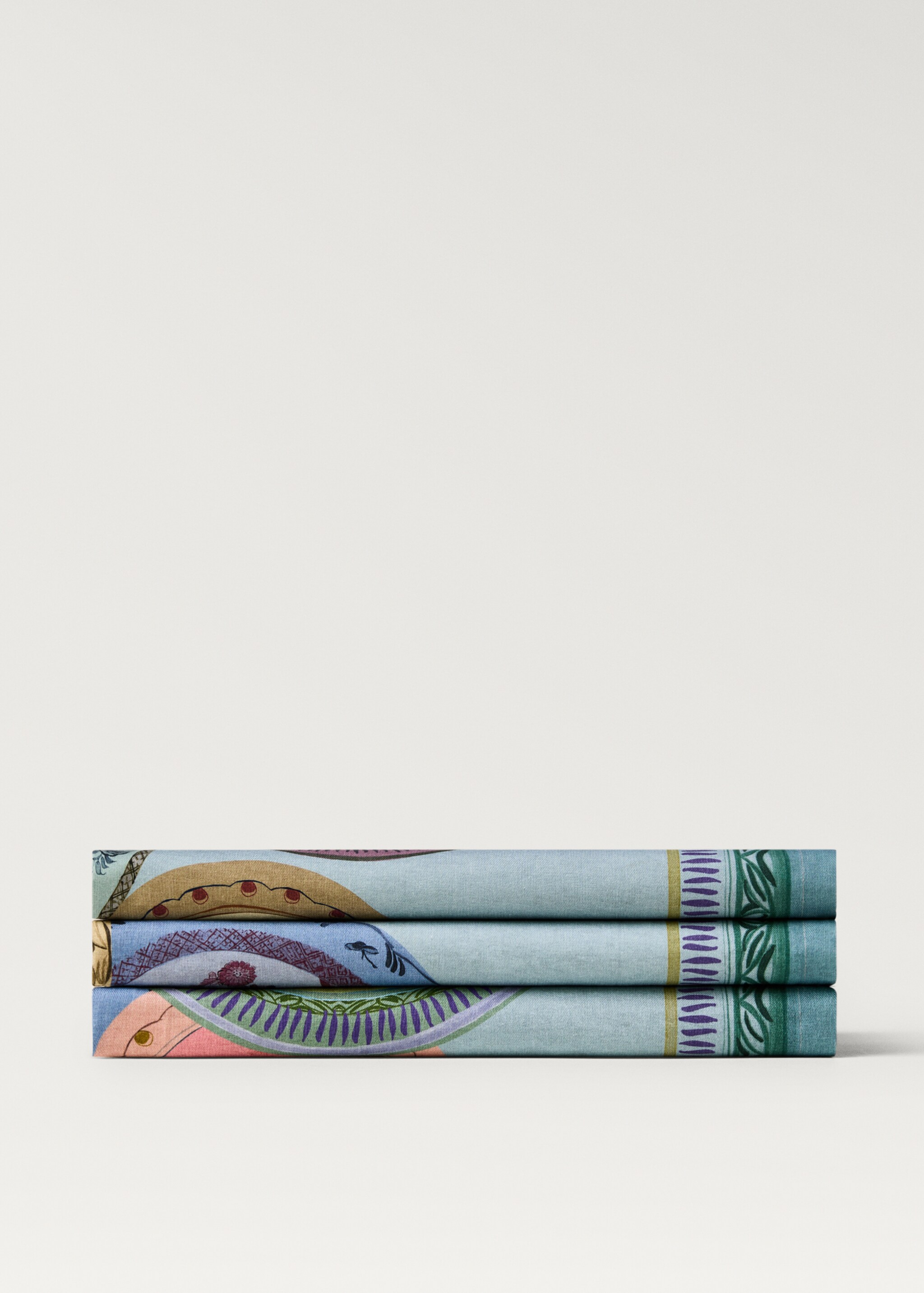 Cotton tablecloth with plate print for 6 to 8 diners - Article without model