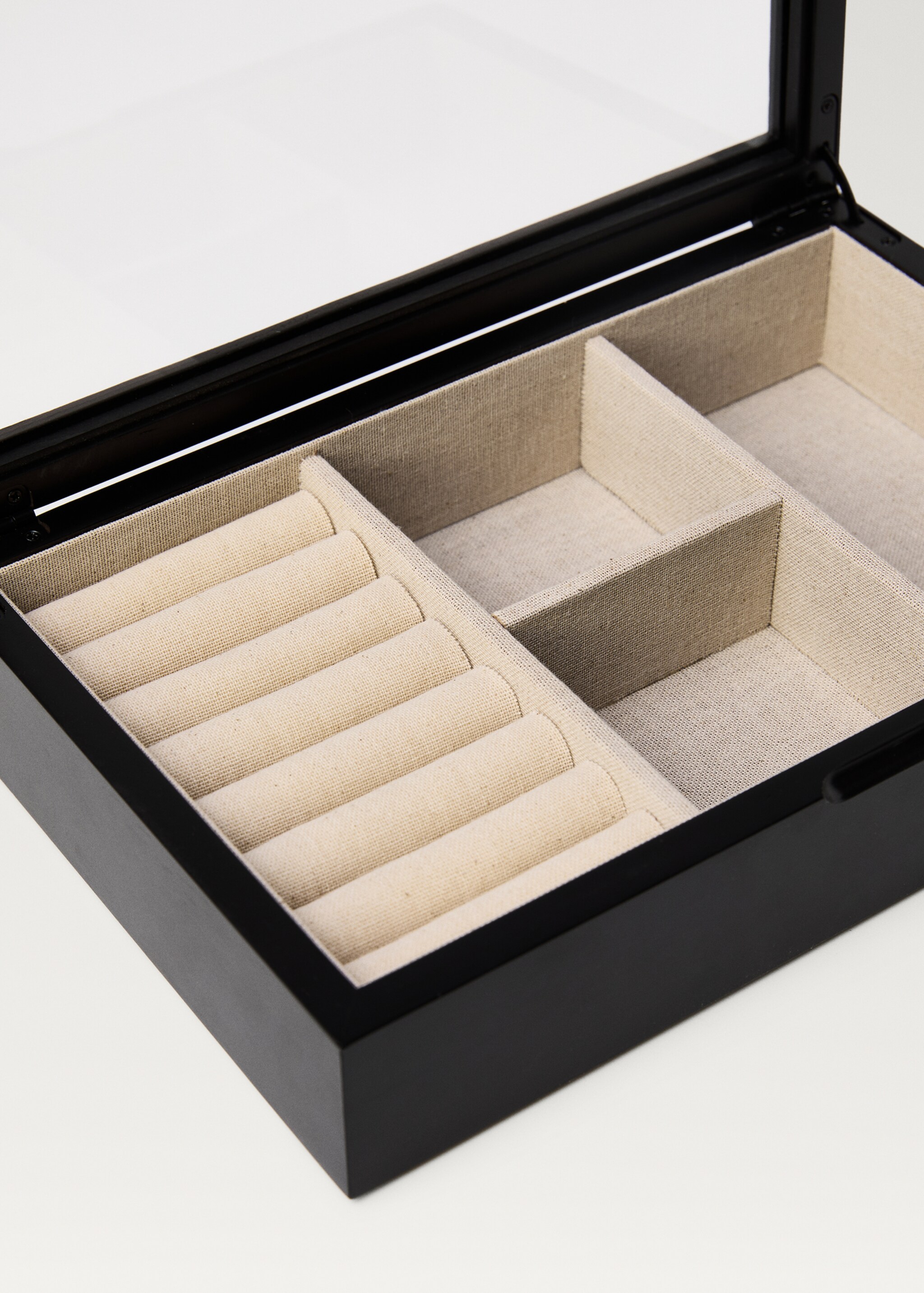 Wooden jewellery box - Details of the article 2