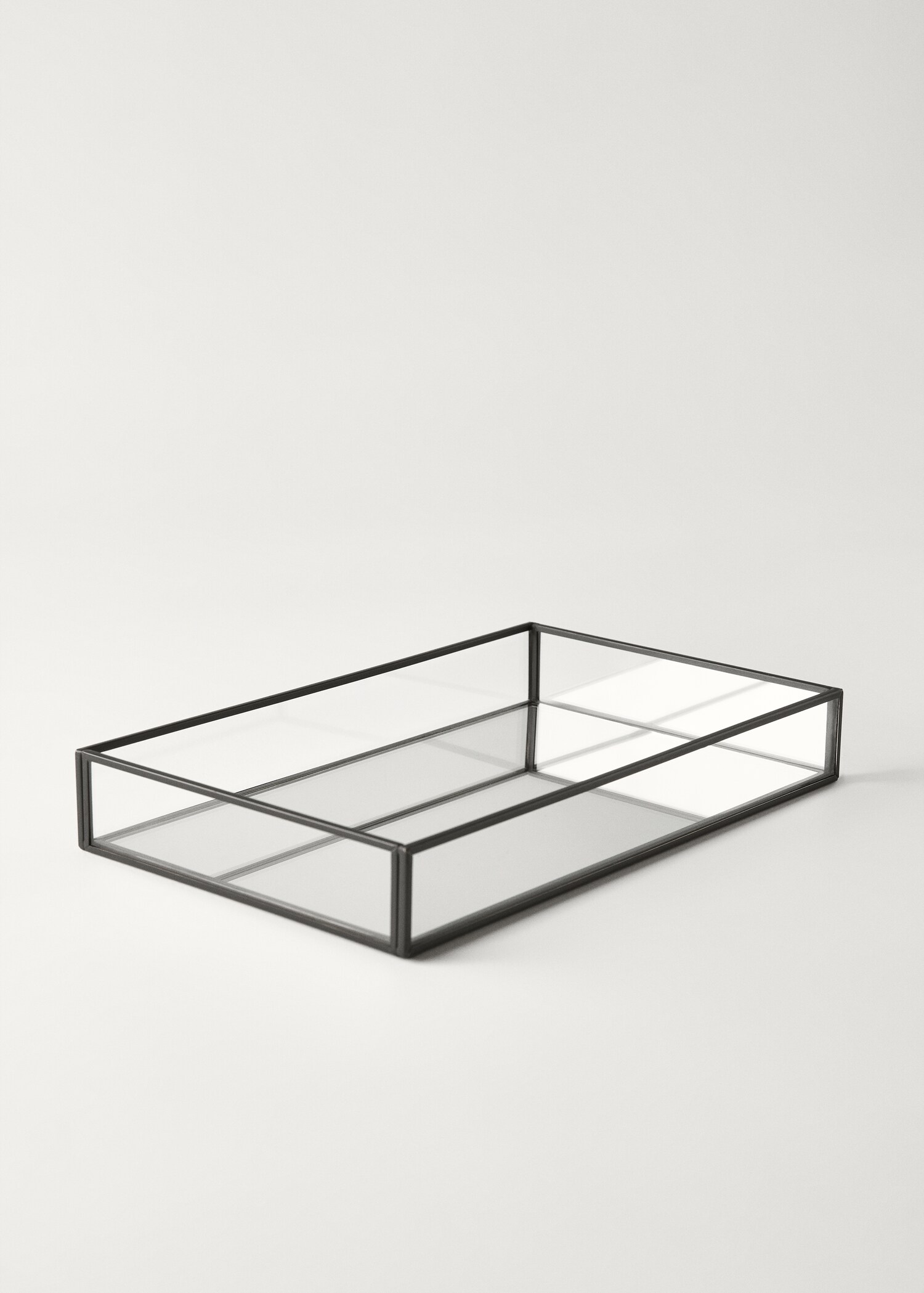 Medium decorative glass tray with metal profile - Details of the article 1