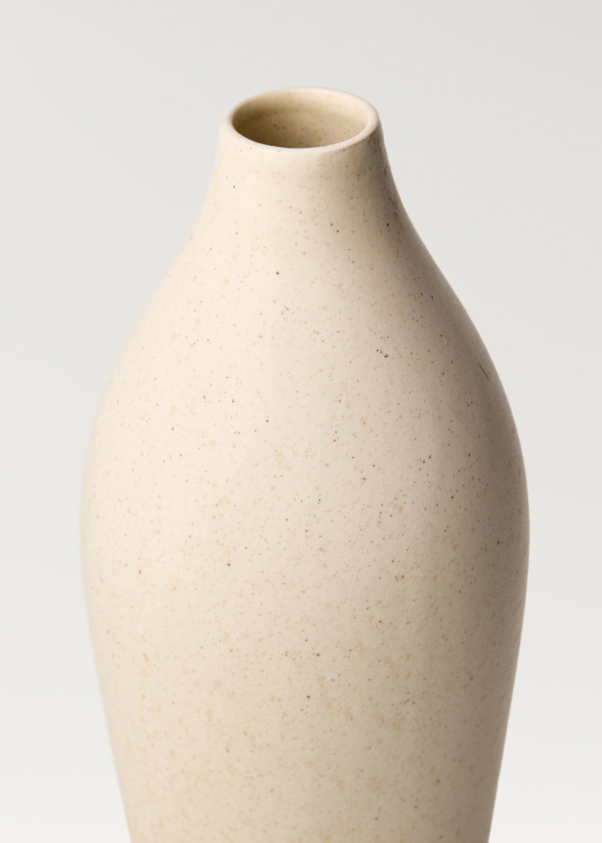 Medium elongated design earthenware vase - Details of the article 1