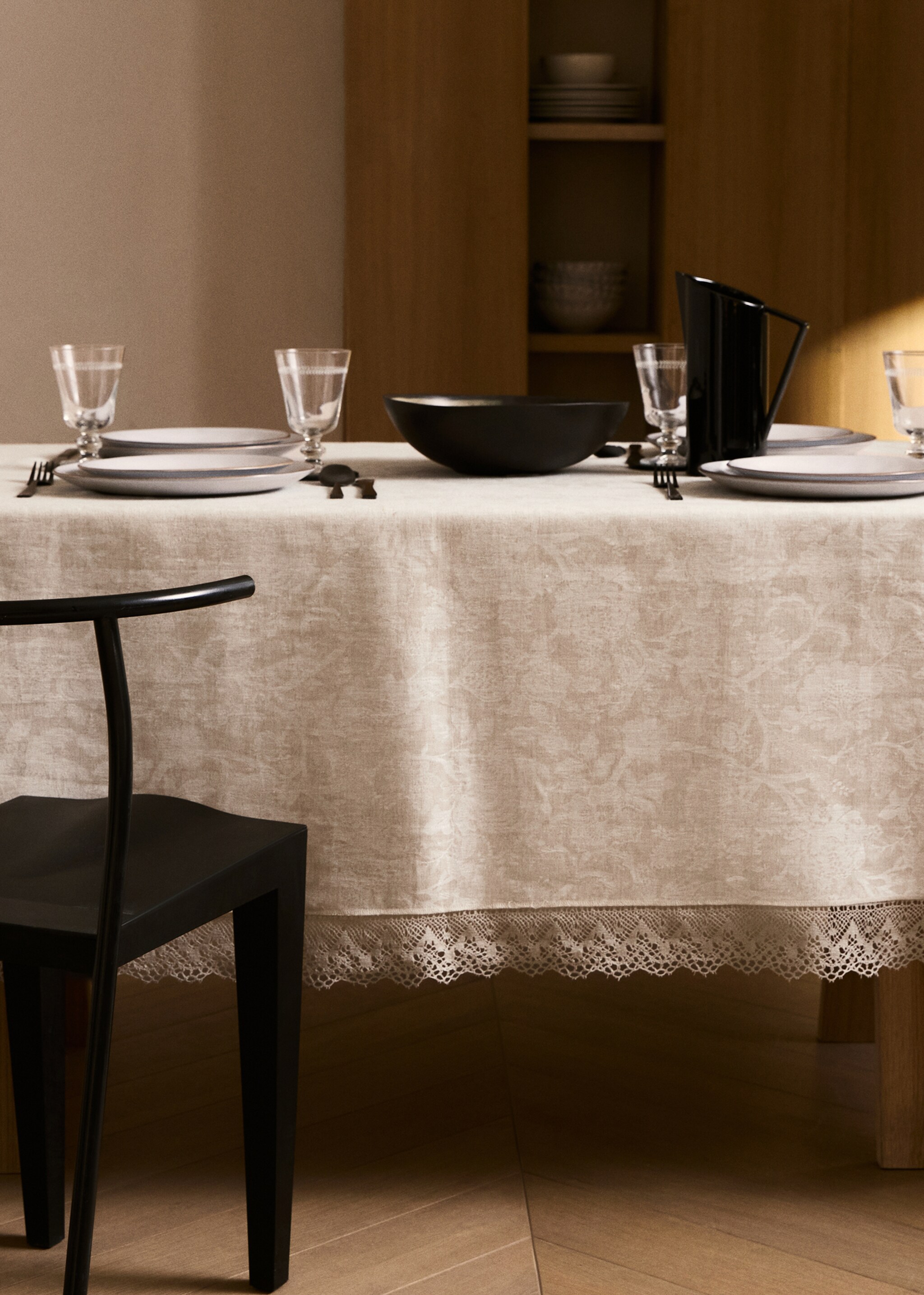 Linen-jacquard floral lace tablecloth for 6 to 8 diners - Details of the article 8
