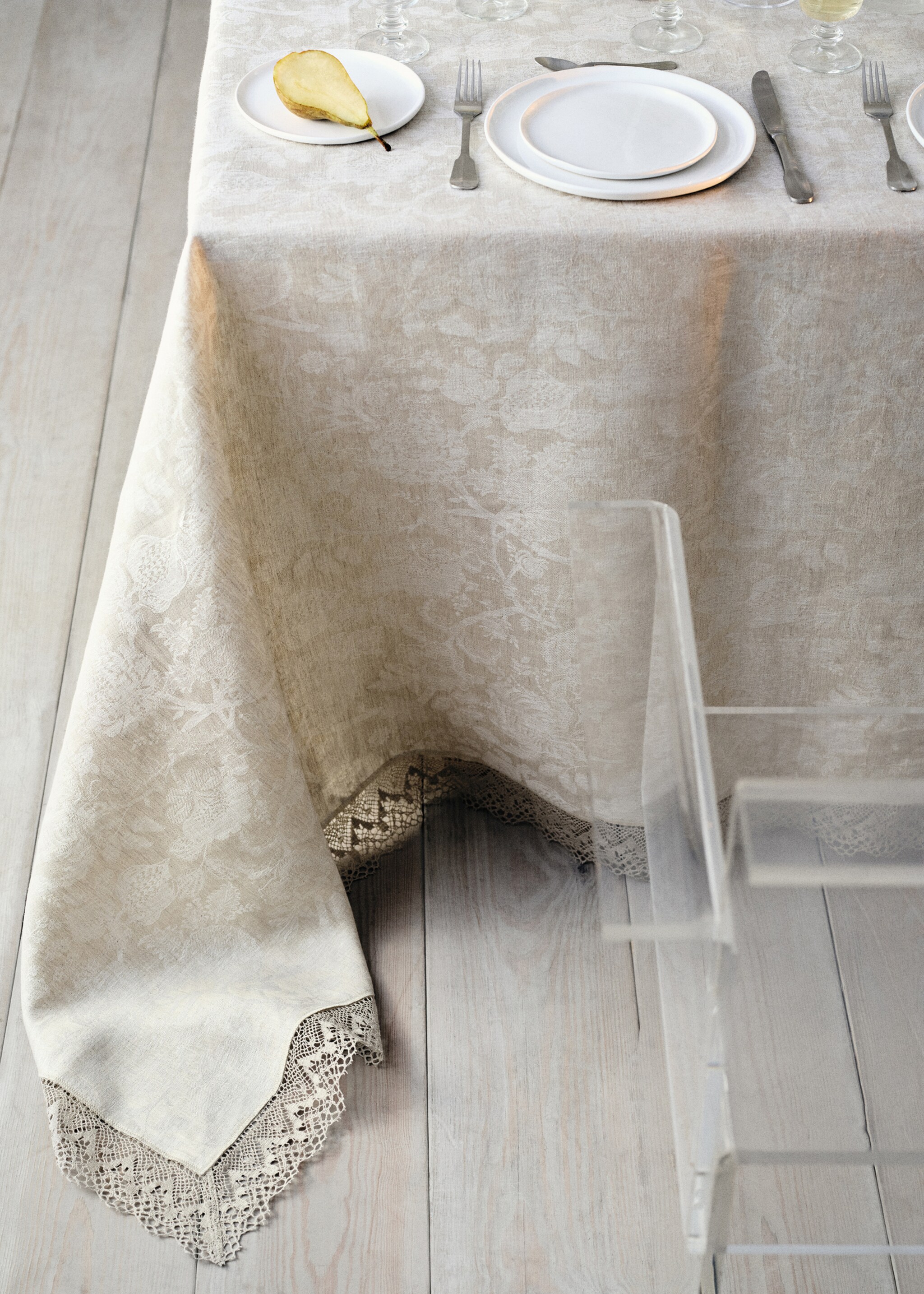 Linen-jacquard floral lace tablecloth for 6 to 8 diners - Details of the article 9