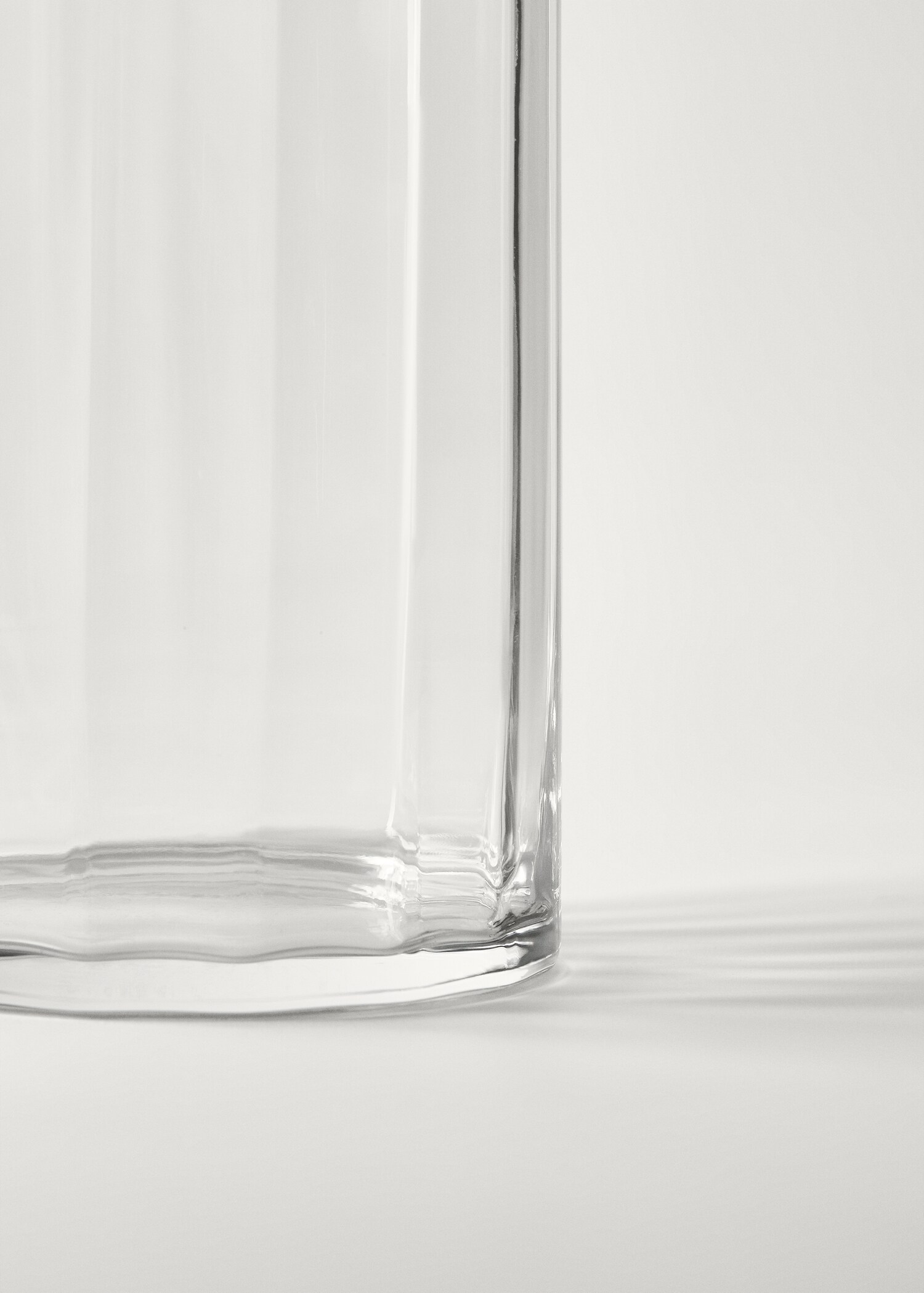 Hand-blown glass vase with large stripes - Details of the article 2