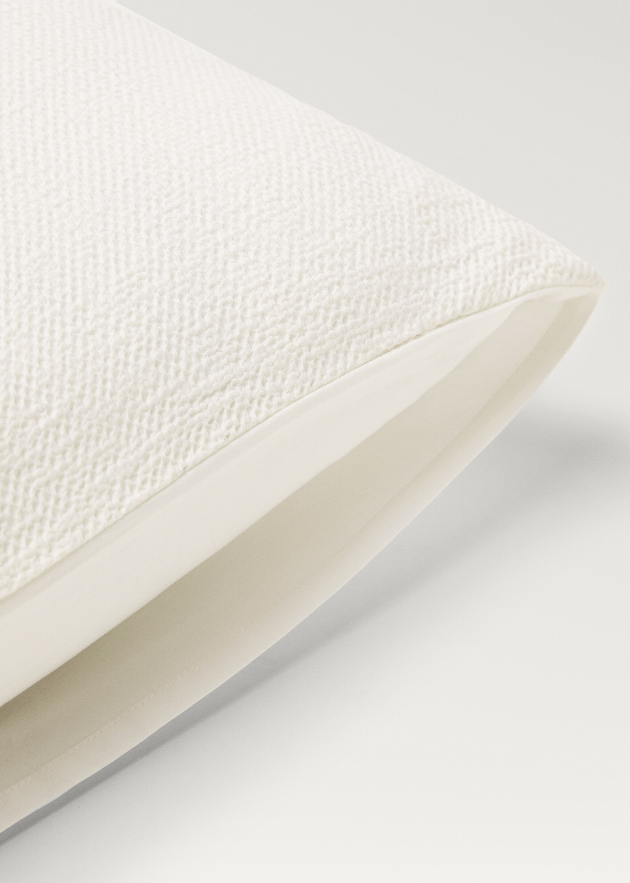 Two textured cotton percale pillowcases 50x75 cm - Details of the article 1, Ecru. Ref: 87063033-00.