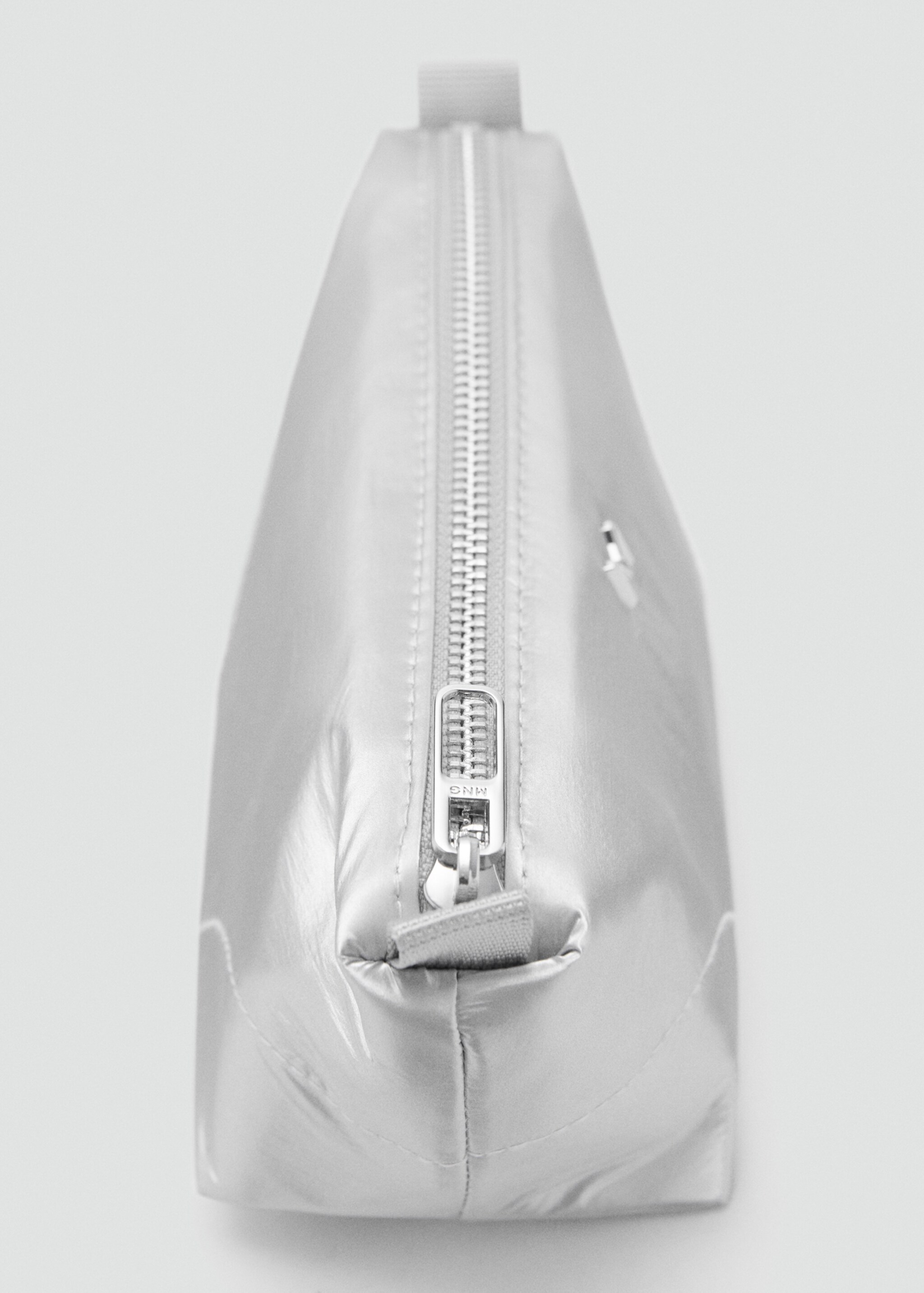Zipped nylon cosmetics bag - Details of the article 1