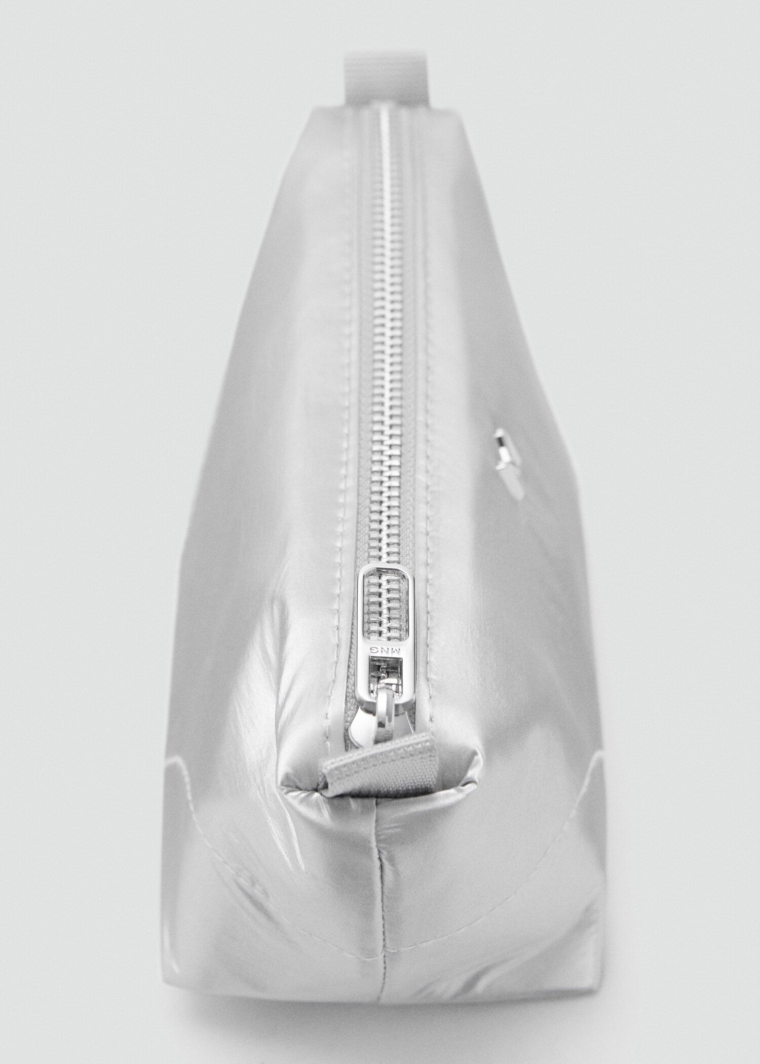 Zipped nylon cosmetics bag - Details of the article 1