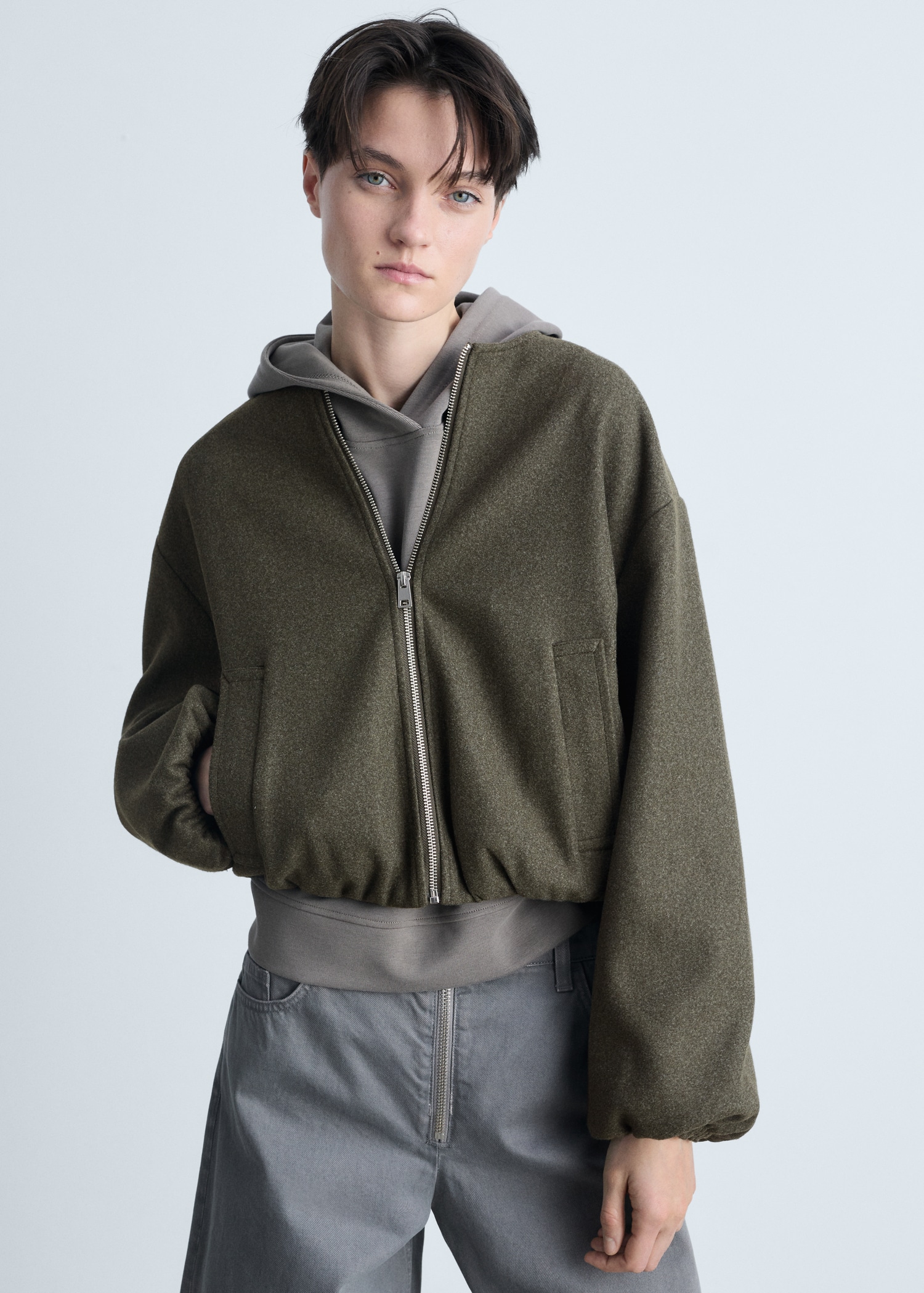 Veste bomber froncée - Plan moyen