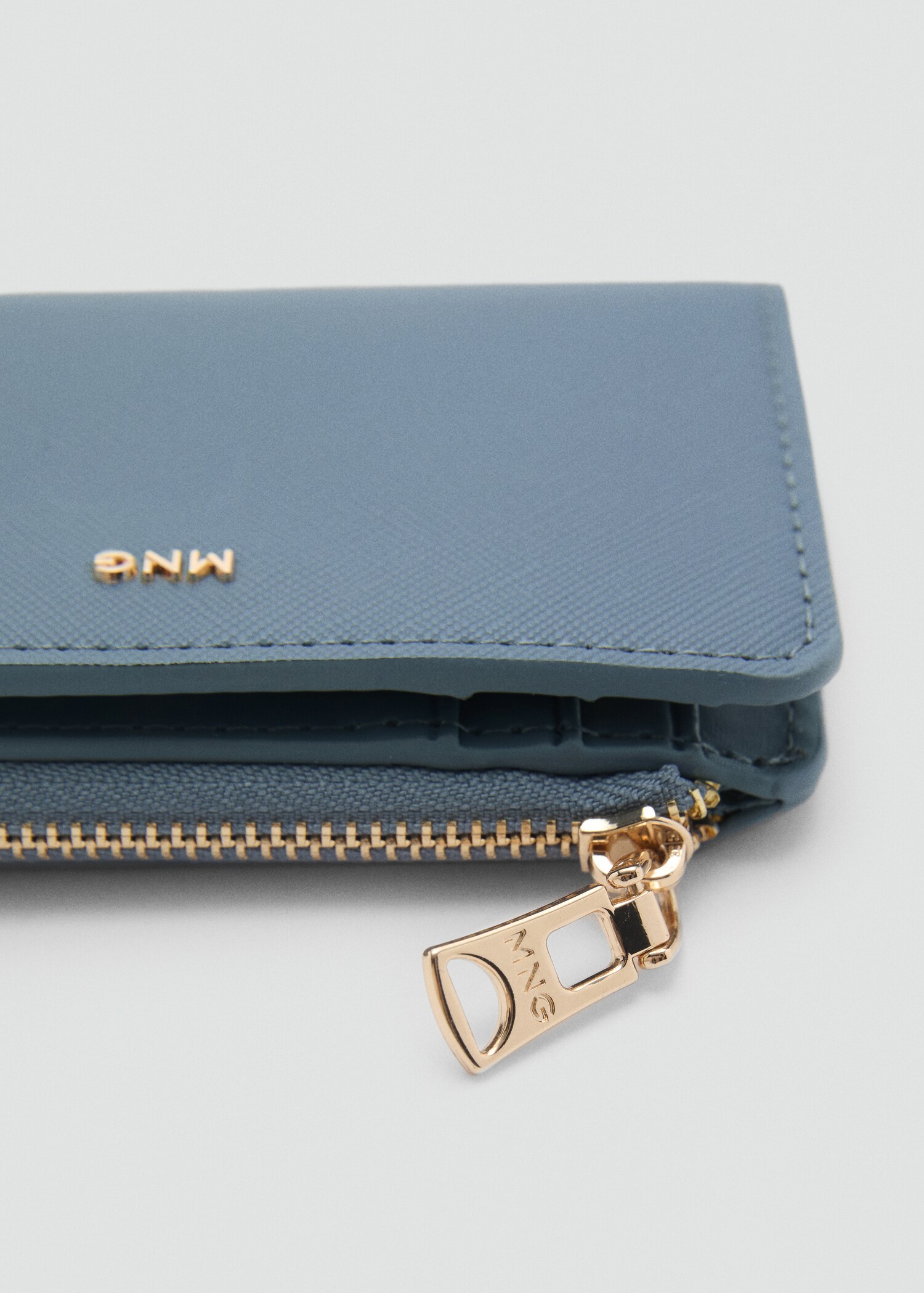 Saffiano-effect folded wallet - Details of the article 1