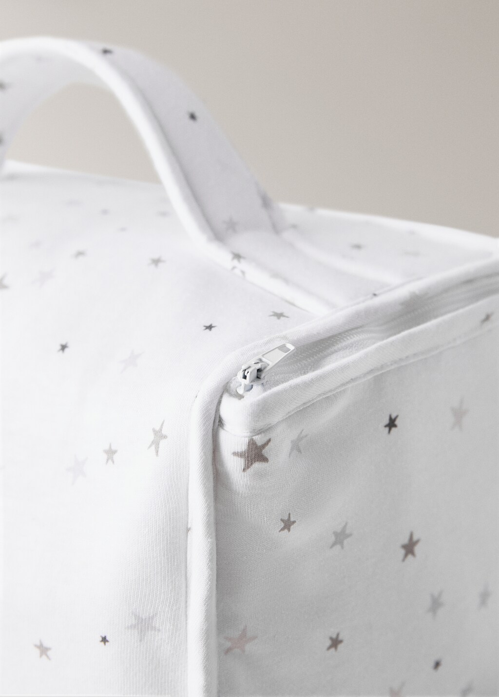 Children’s toiletry bag with star print