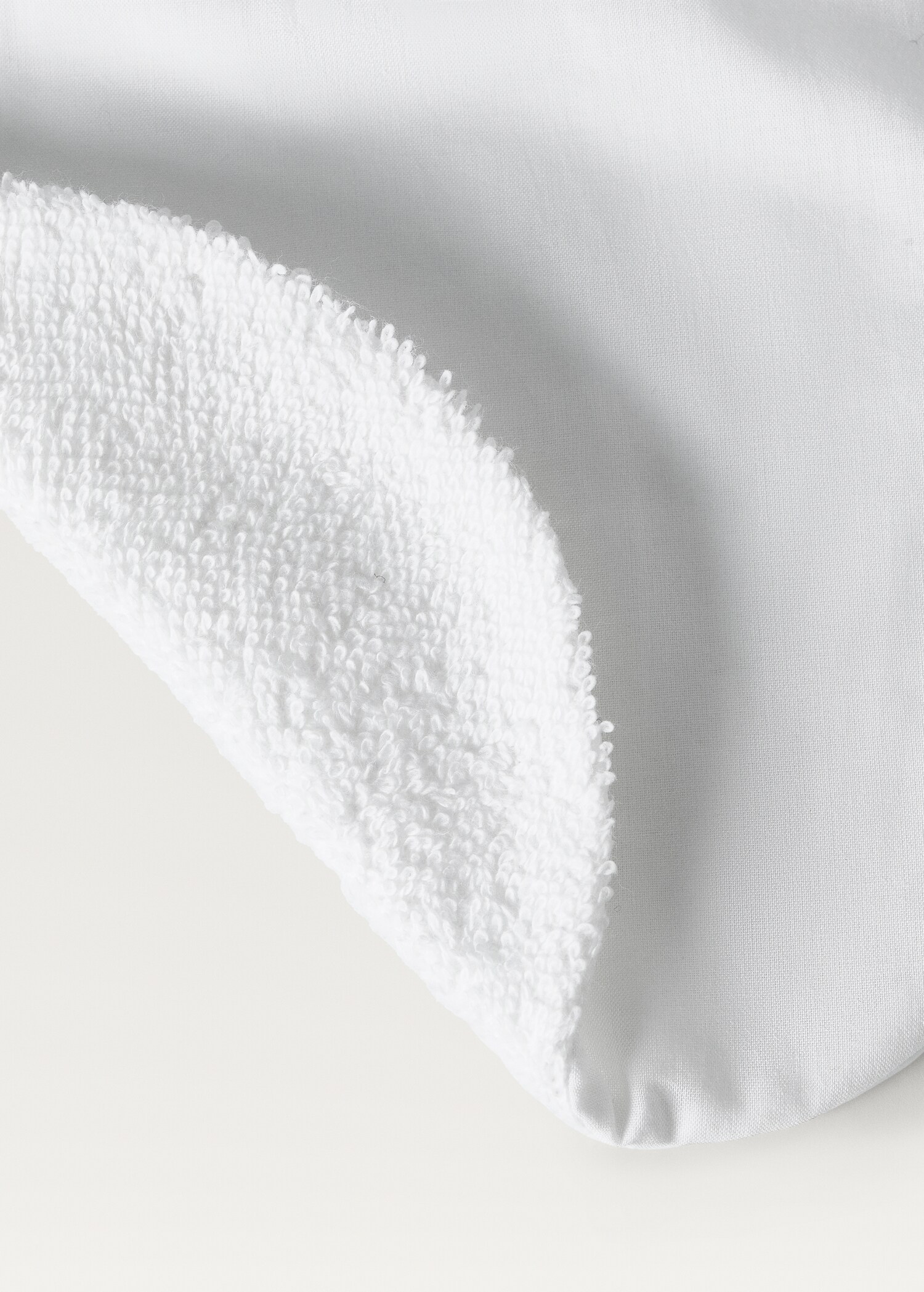 Terry cloth bib with embroidered details - Details of the article 1