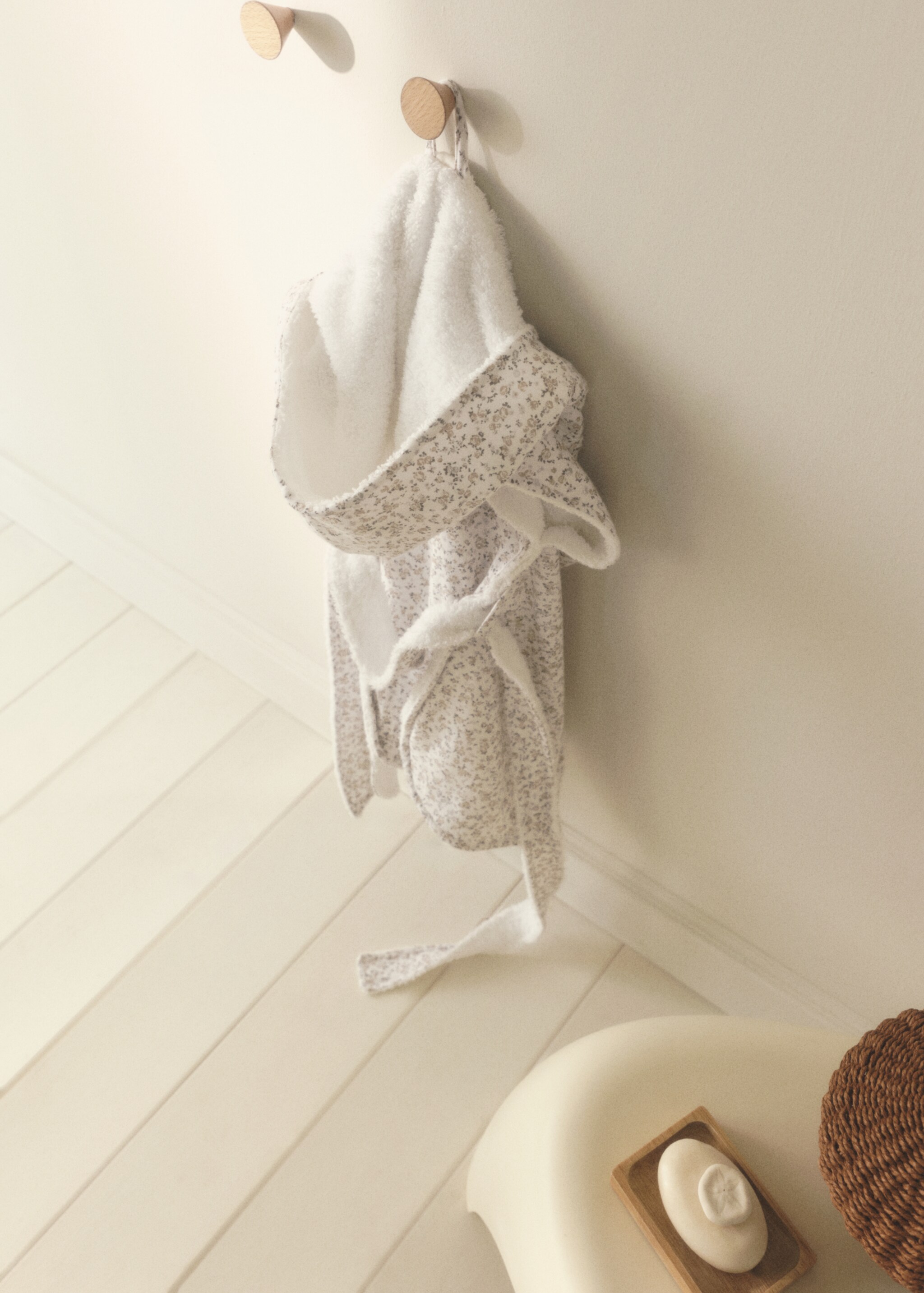 Children’s bathrobe with mini-flower print - Details of the article 6, White. Ref: 87063307-00.