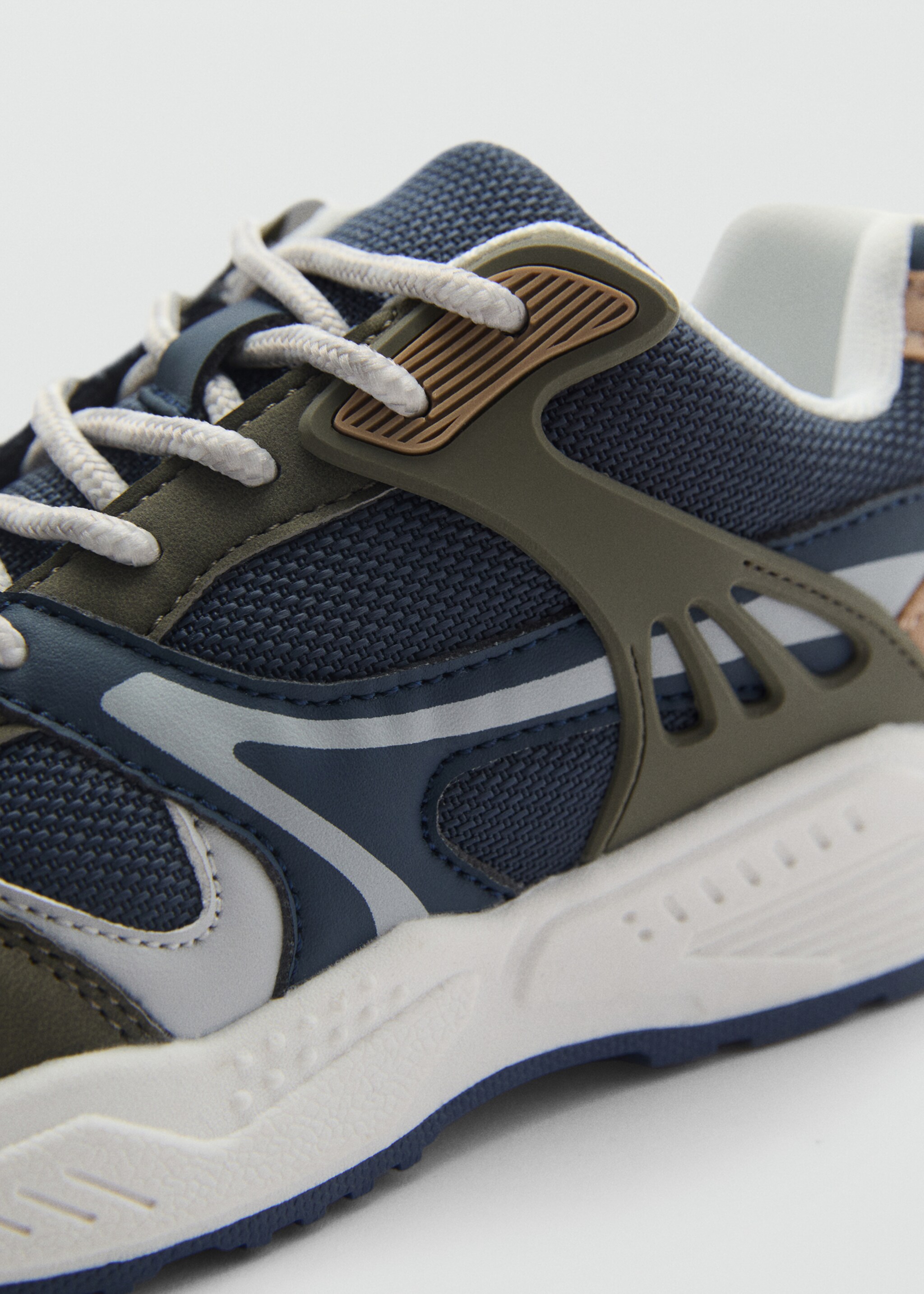 Combined trainers with laces - Details of the article 3
