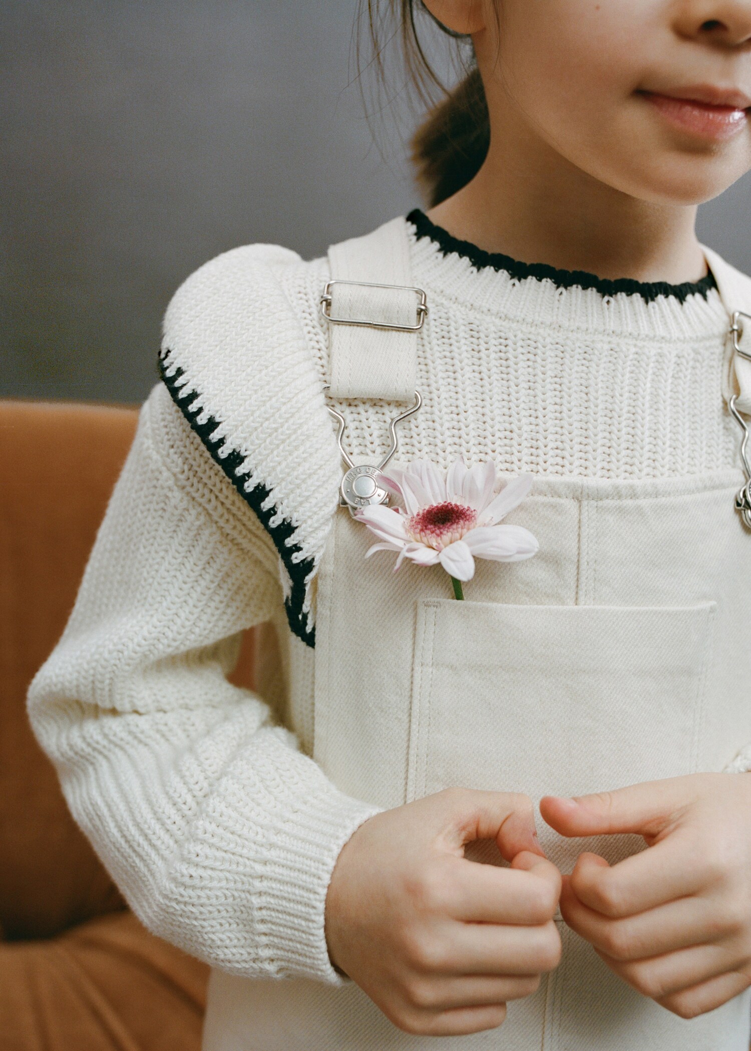 Short denim pinafore - Details of the article 5