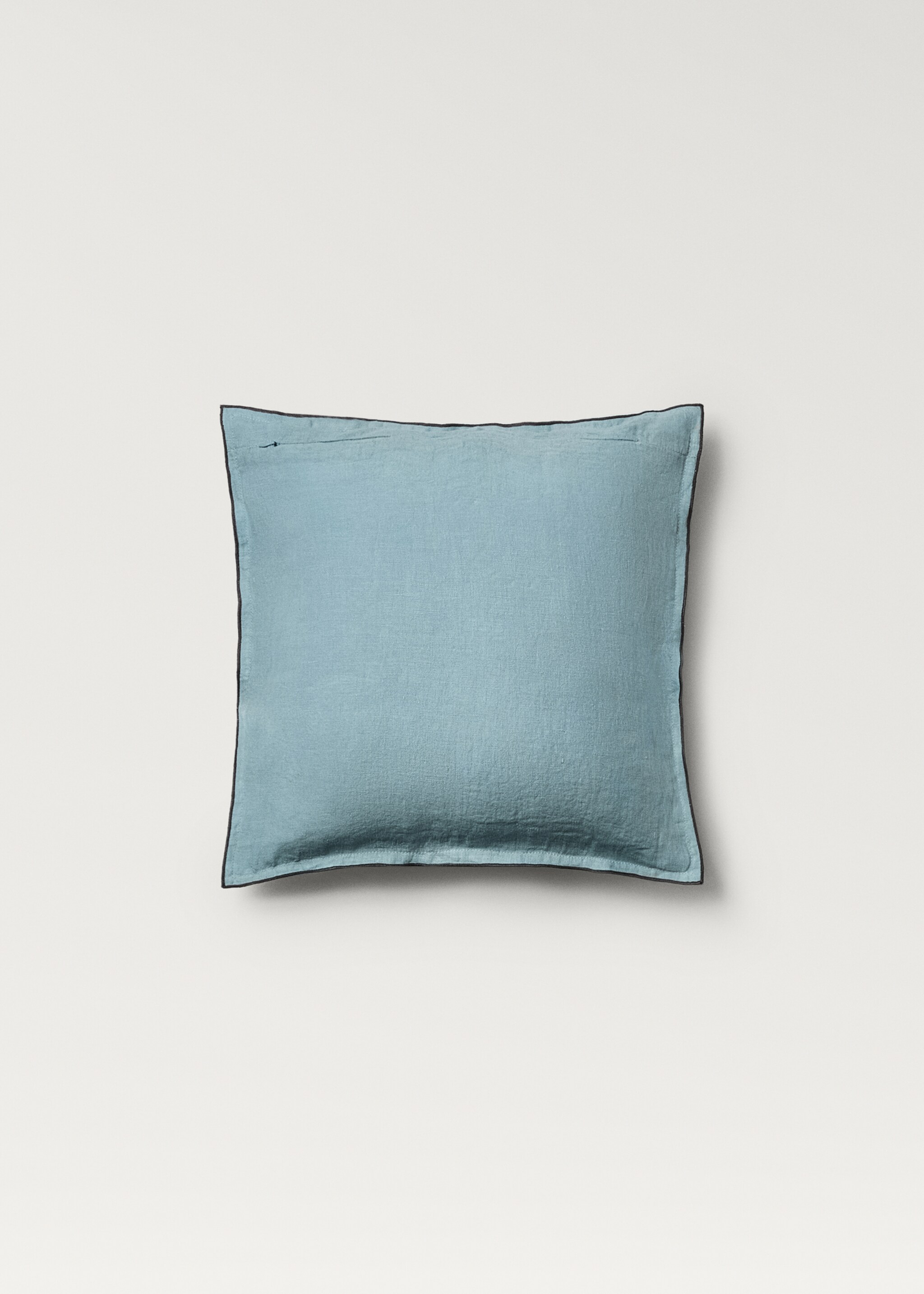 Linen children's cushion cover with embroidered overlock 40x40 cm - Details of the article 1