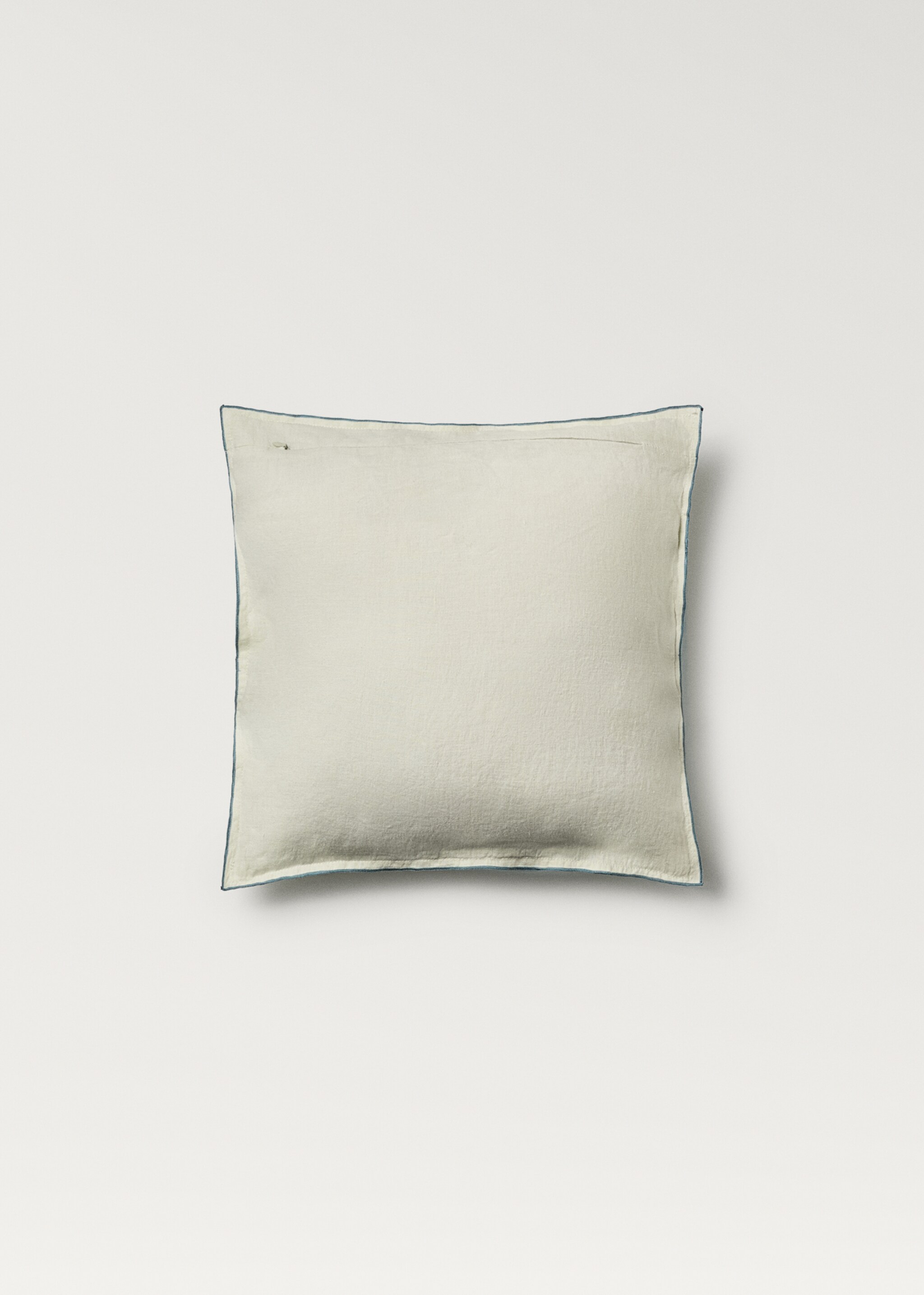 Linen children's cushion cover with embroidered overlock 40x40 cm - Details of the article 1