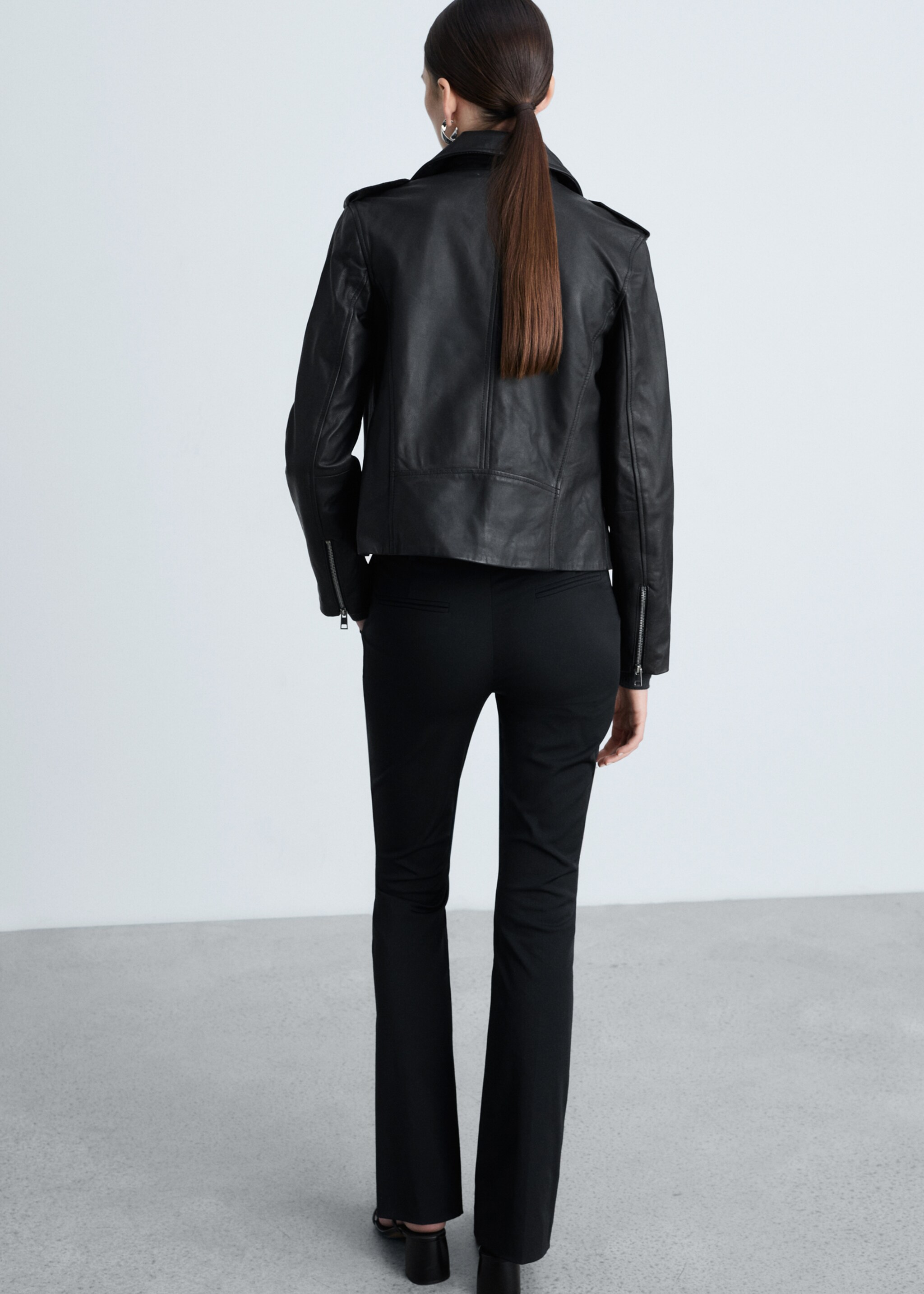 Leather biker jacket - Reverse of the article