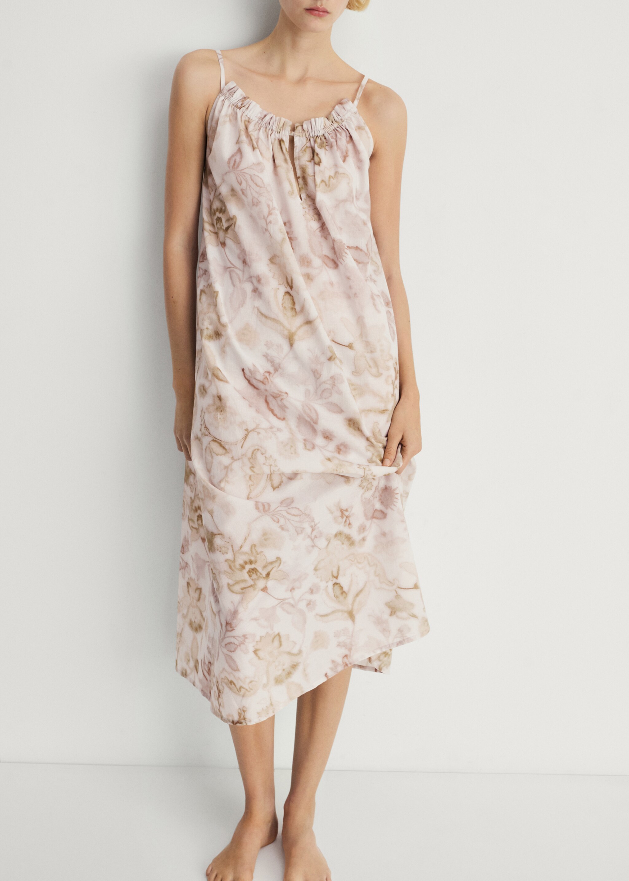 Chemise de nuit en coton à imprimé floral - Plan moyen