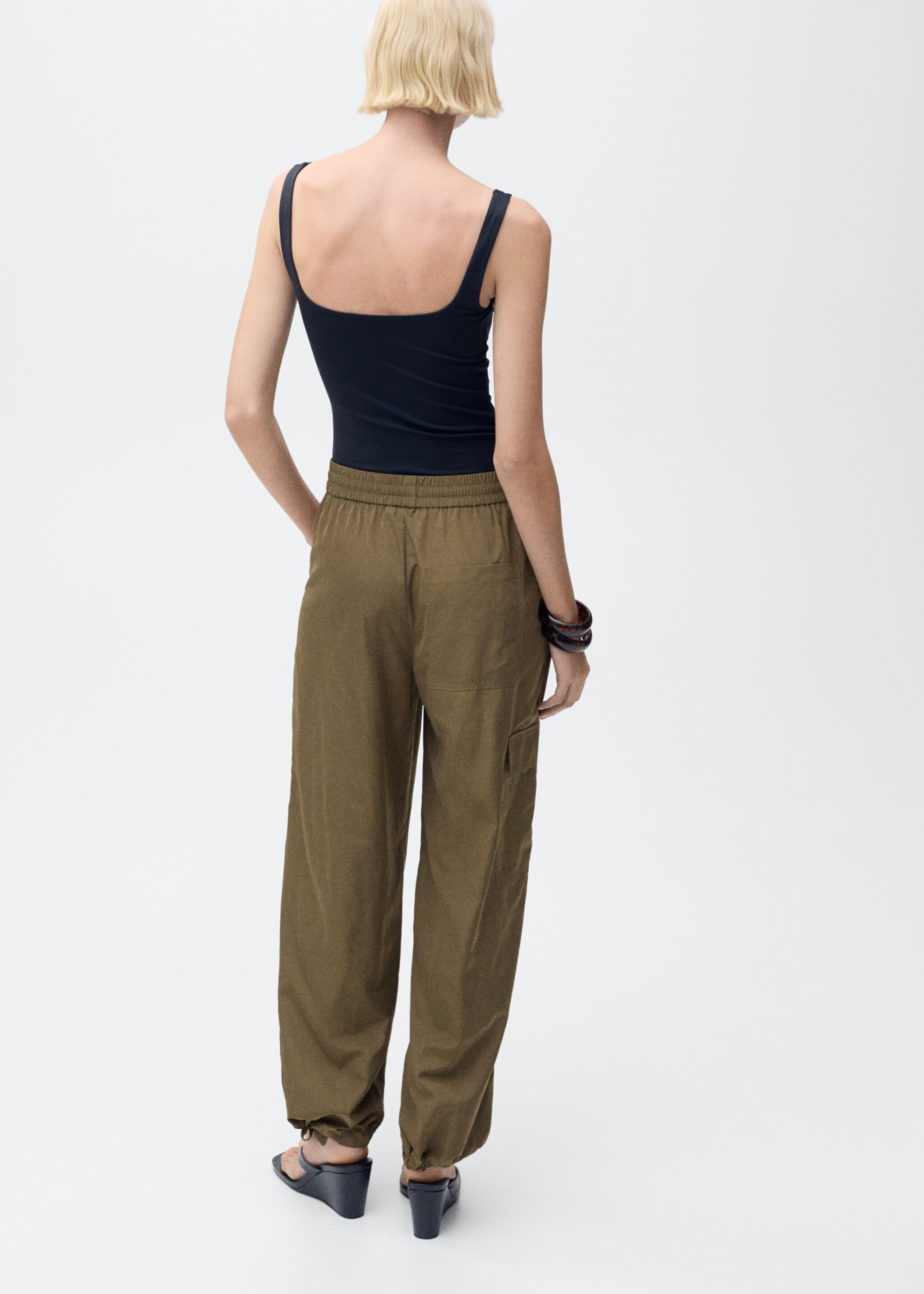 Cargo trousers with adjustable hem - Reverse of the article