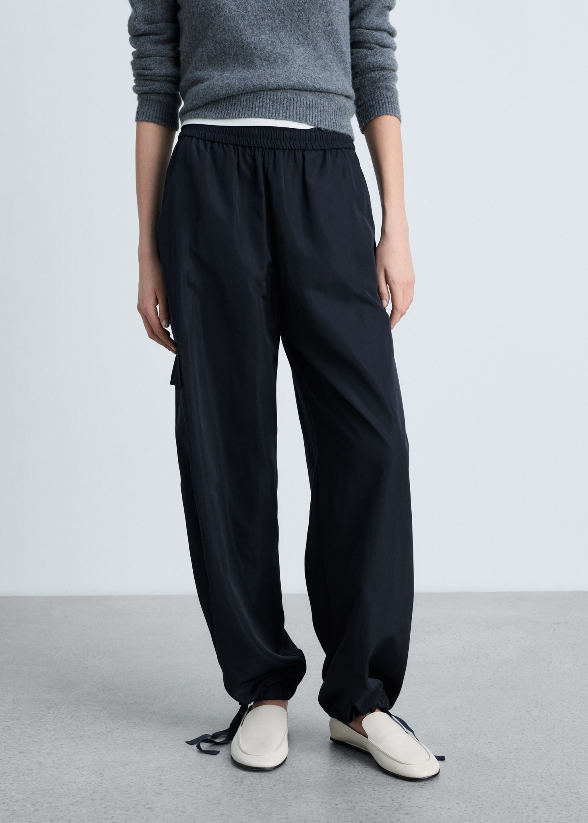Pantalon cargo bas de jambe réglable - Plan moyen