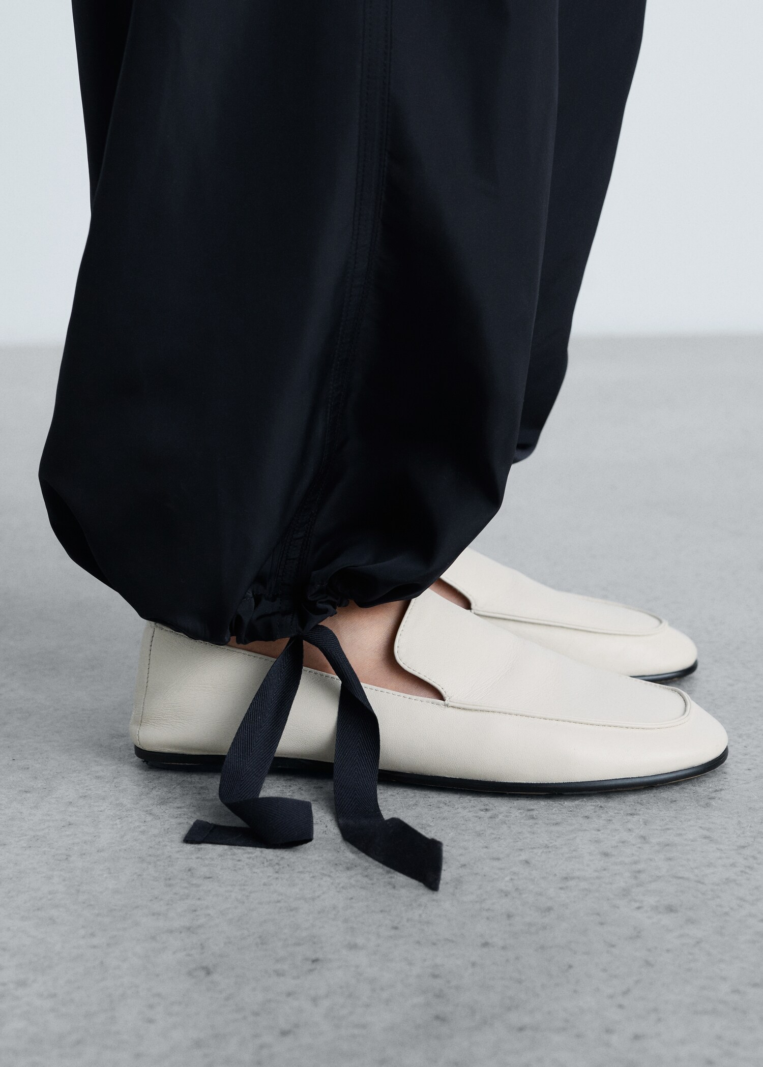 Cargo trousers with adjustable hem - Details of the article 6