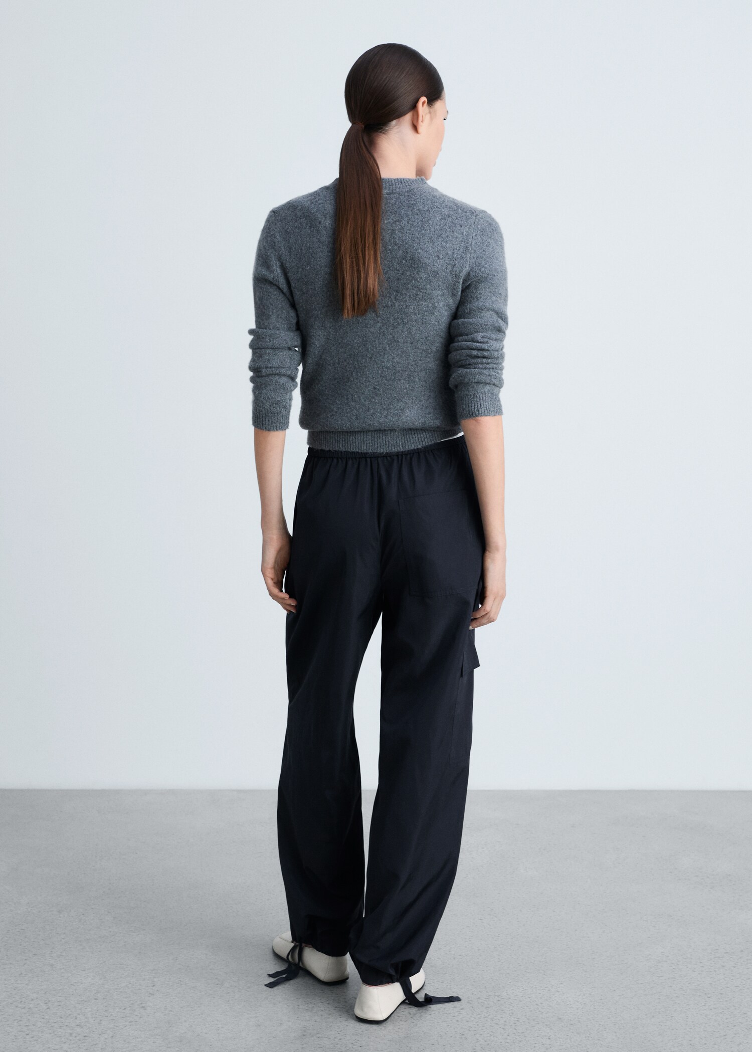 Cargo trousers with adjustable hem - Reverse of the article