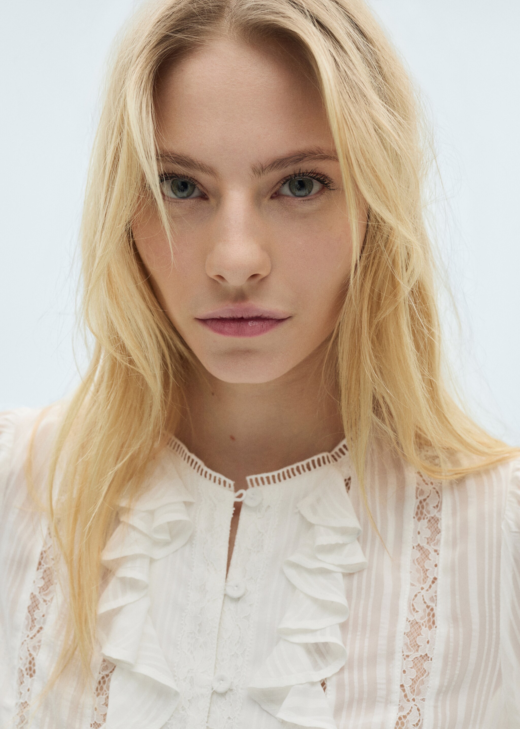 Blouse with ruffles and lace details - Details of the article 1