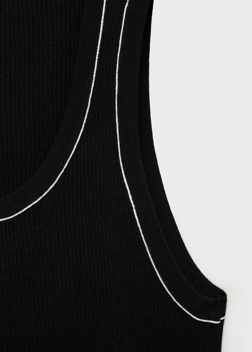 Ribbed top with contrasting trim