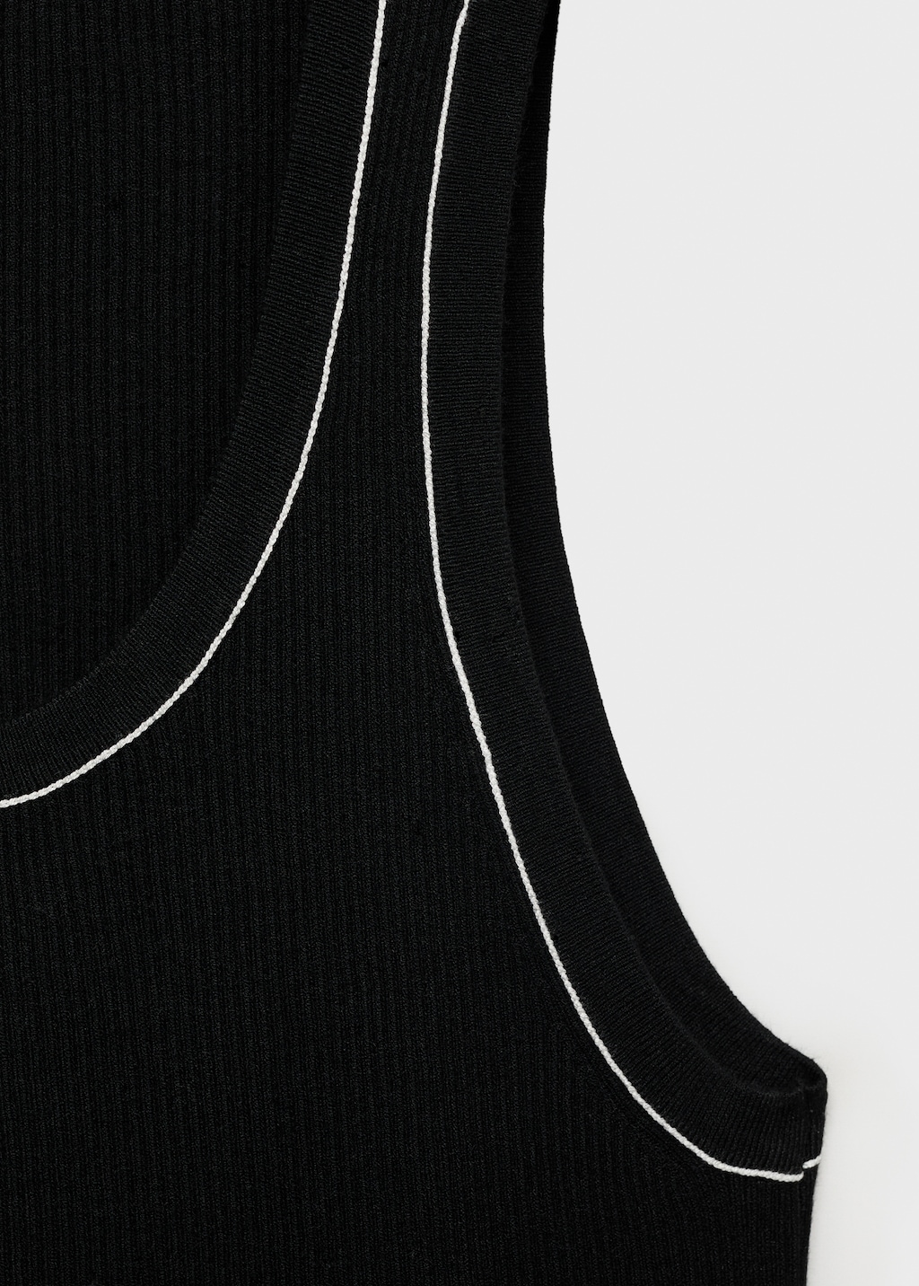Ribbed top with contrasting trim