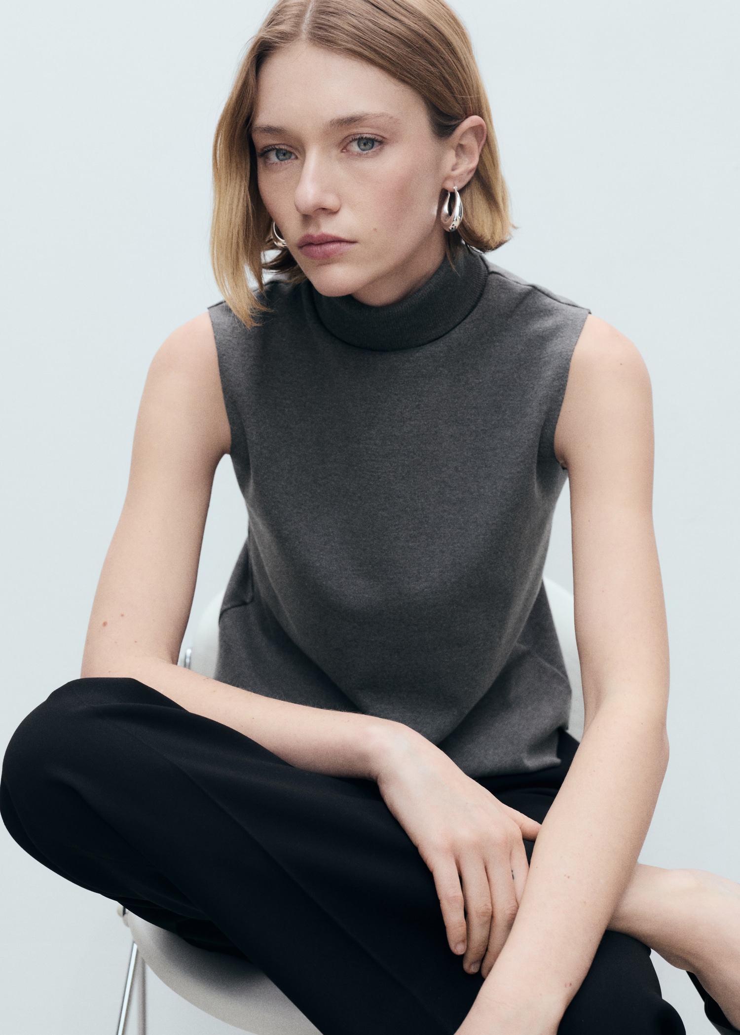 Sleeveless turtleneck top